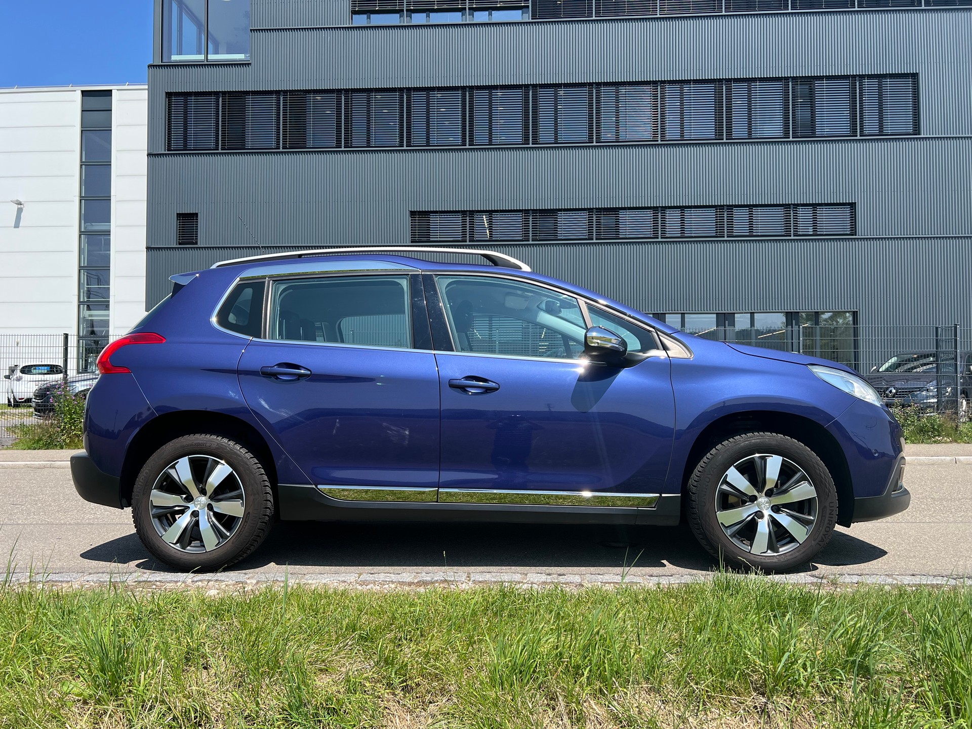 PEUGEOT 2008 1.2 PureTech Allure-image-8