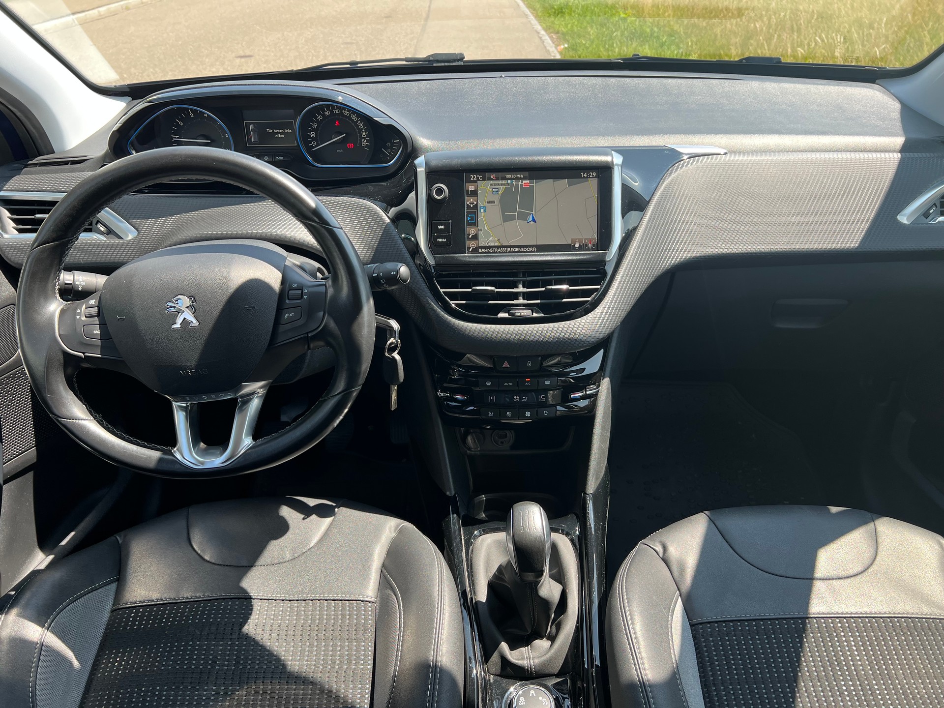 PEUGEOT 2008 1.2 PureTech Allure-image-15
