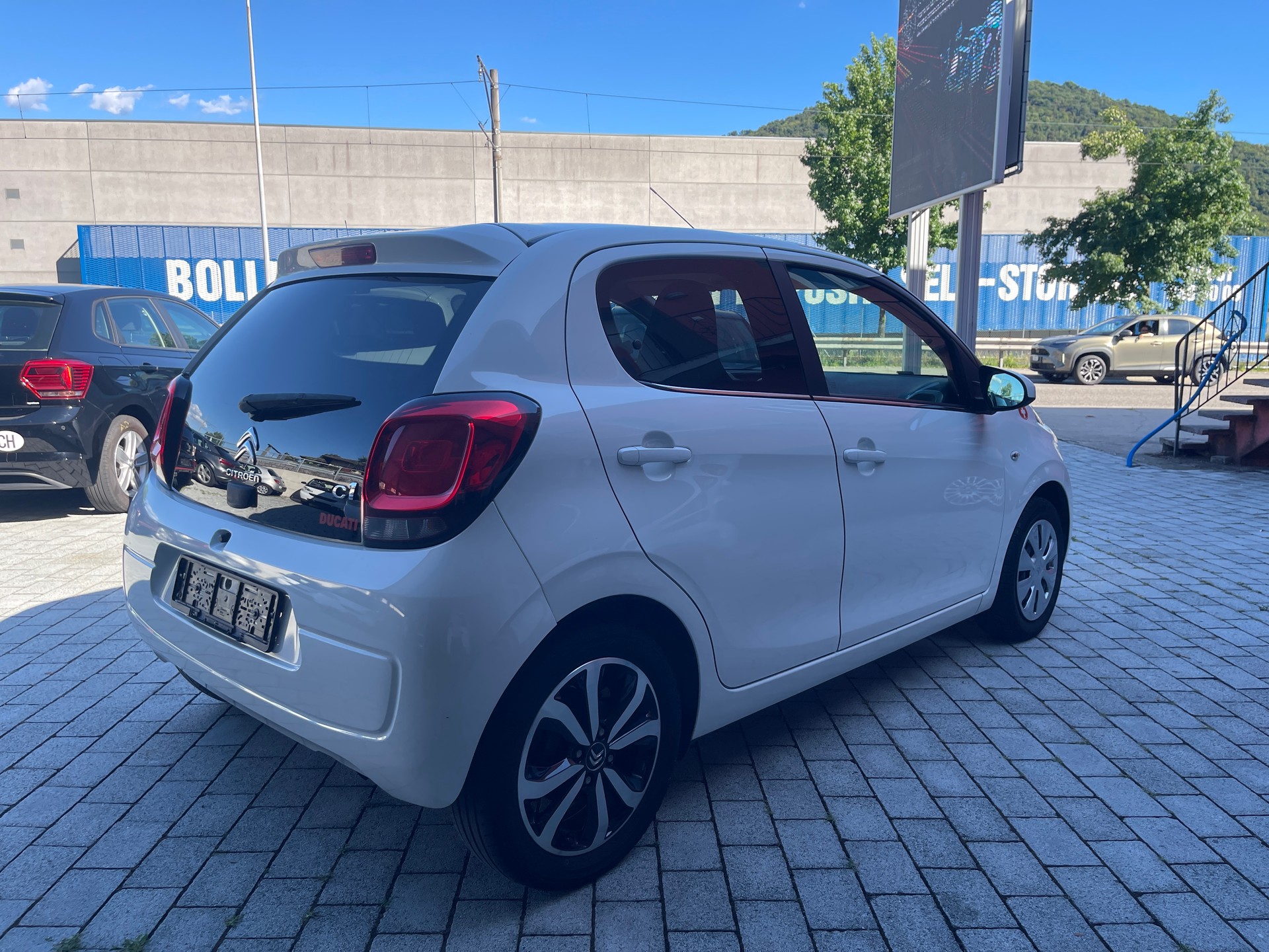 CITROEN C1 1.2 VTi Swiss&Me-image-1