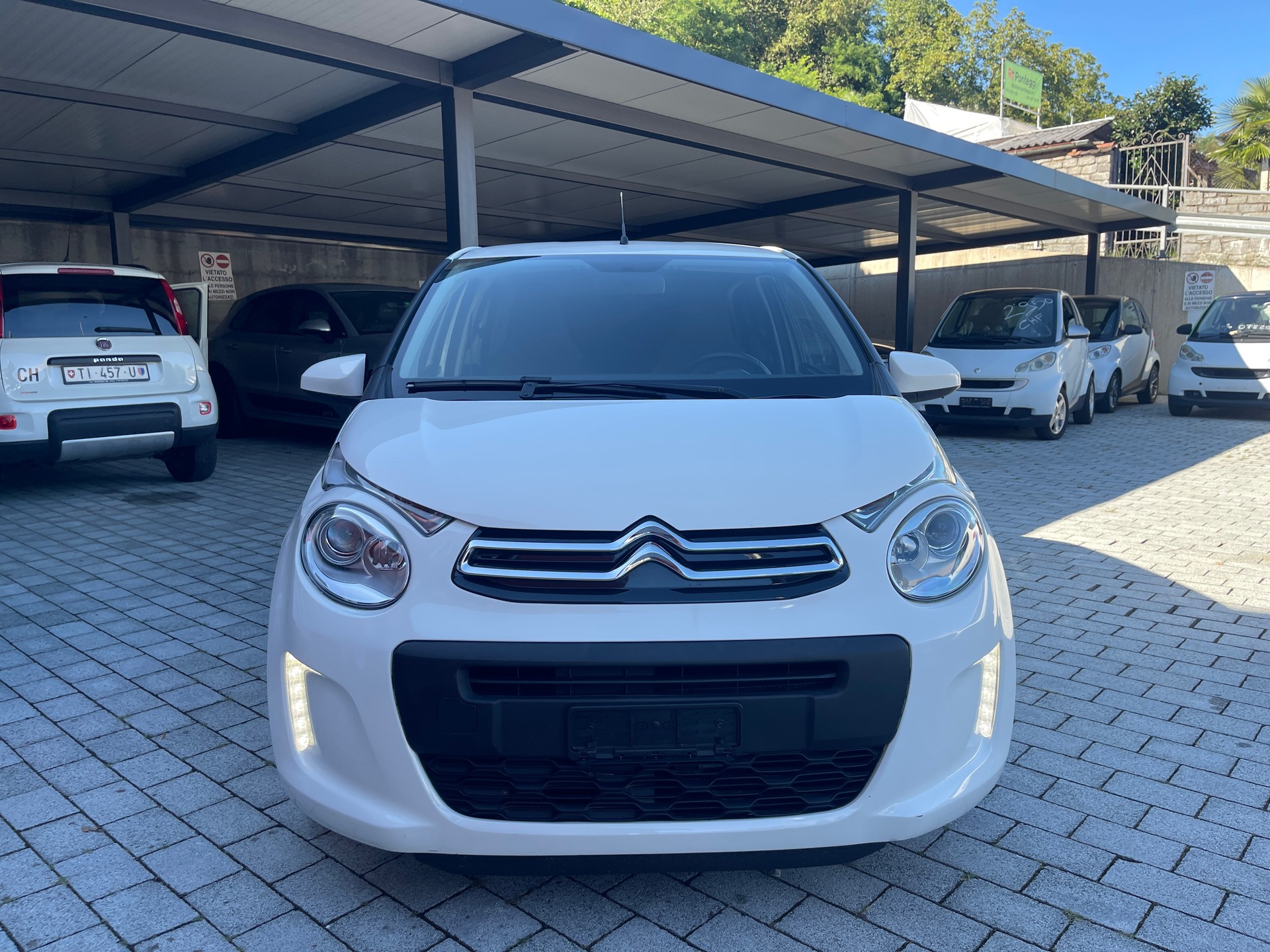 CITROEN C1 1.2 VTi Swiss&Me-image-5