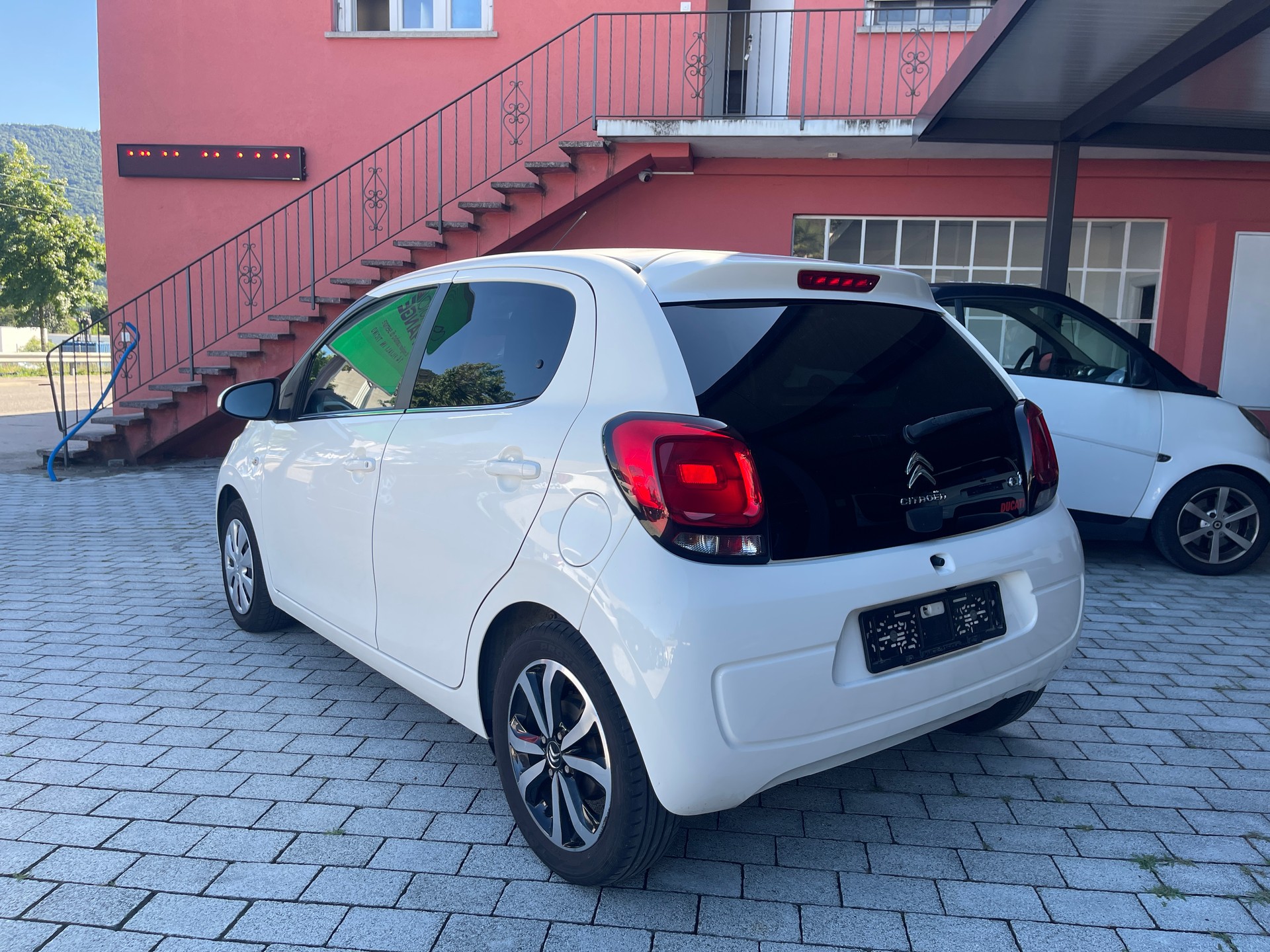 CITROEN C1 1.2 VTi Swiss&Me-image-3