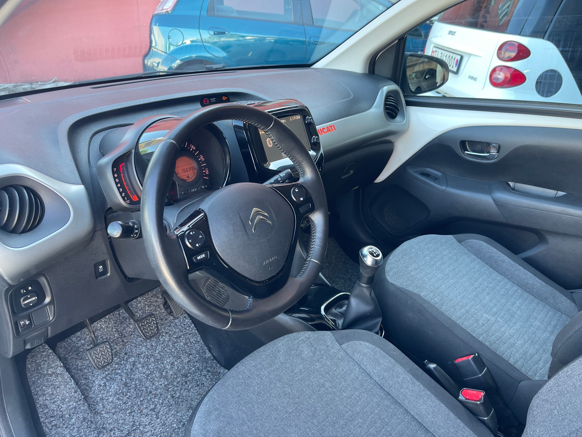 CITROEN C1 1.2 VTi Swiss&Me-image-6