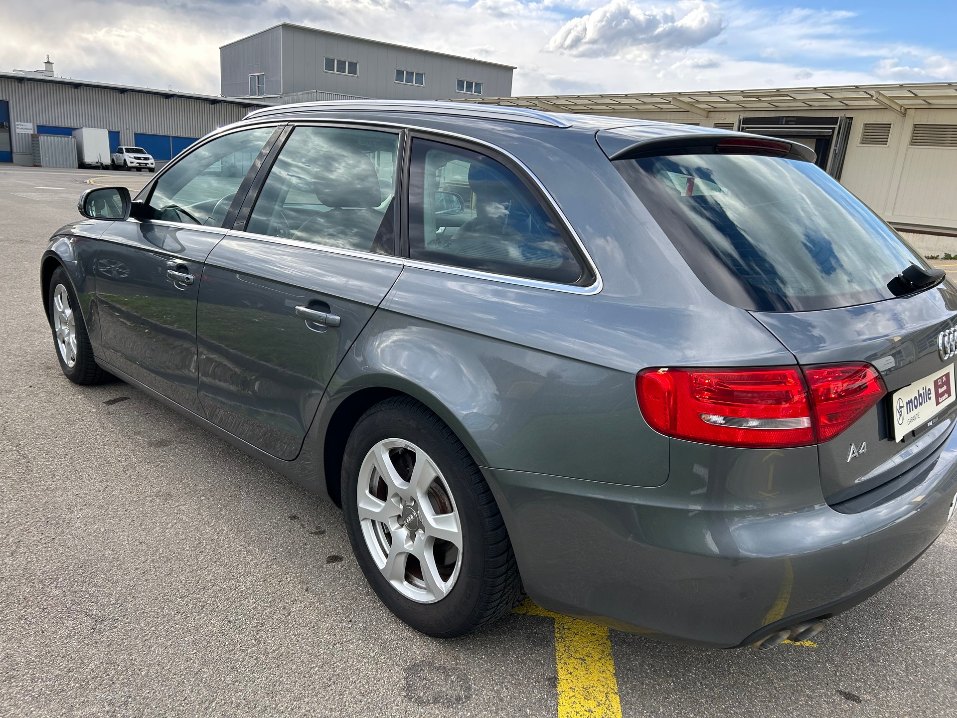 AUDI A4 Avant 2.0 TDIe-image-5
