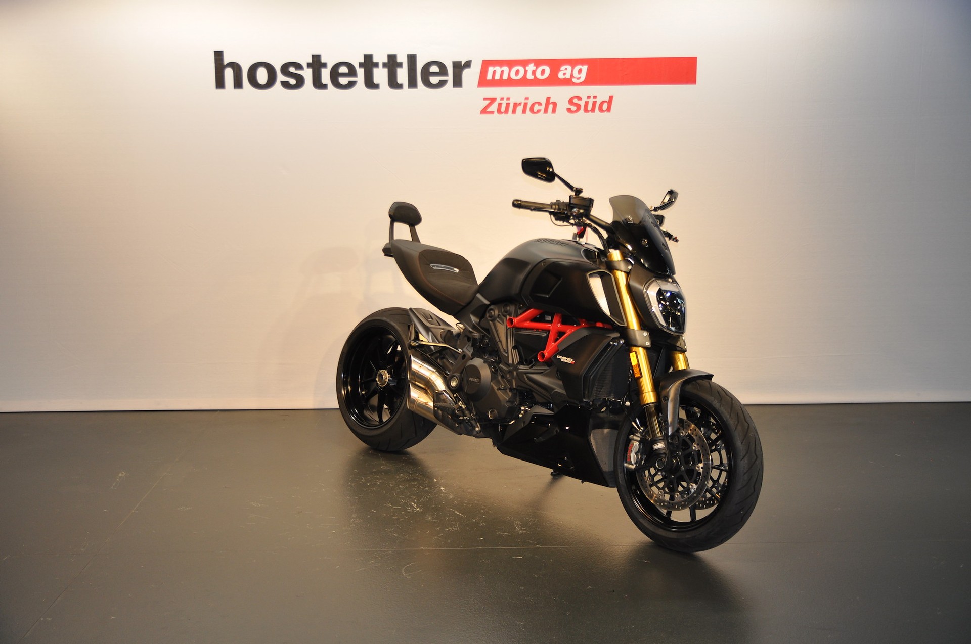 DUCATI 1260 Diavel S-showroom-element-1