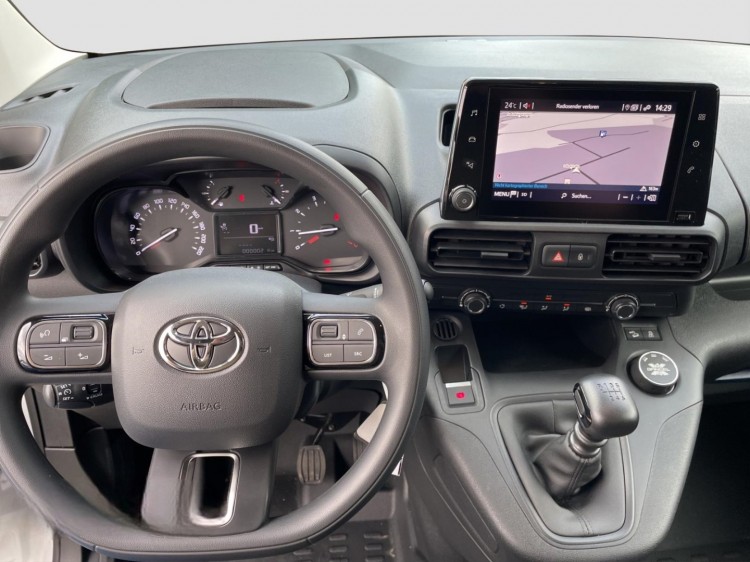 TOYOTA Proace City Van 1.5D Active Medium 4x4-image-3