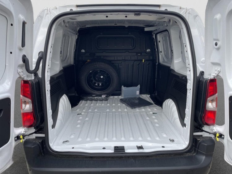TOYOTA Proace City Van 1.5D Active Medium 4x4-image-2