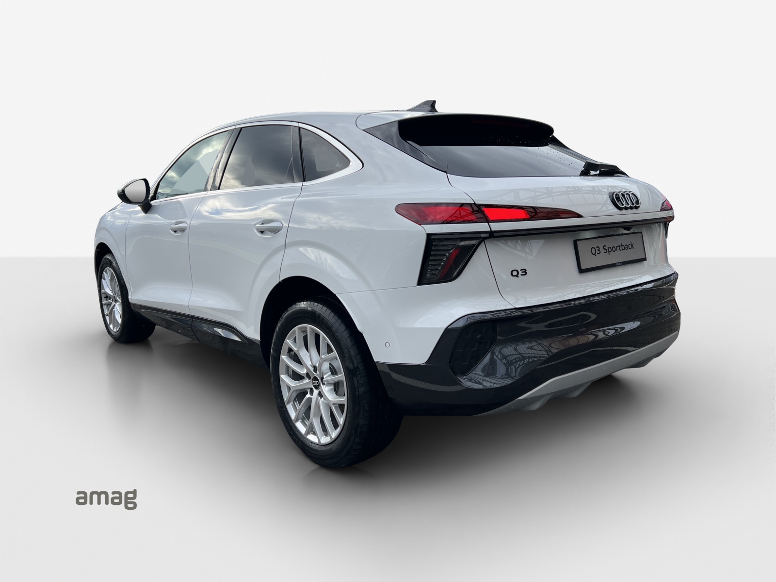 AUDI Q3 Sportback 110 kW TFSI S tronic-image-2
