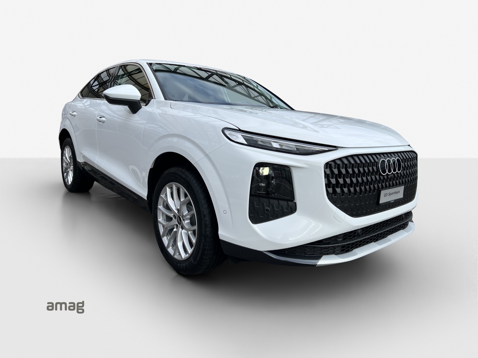 AUDI Q3 Sportback 110 kW TFSI S tronic-image-5