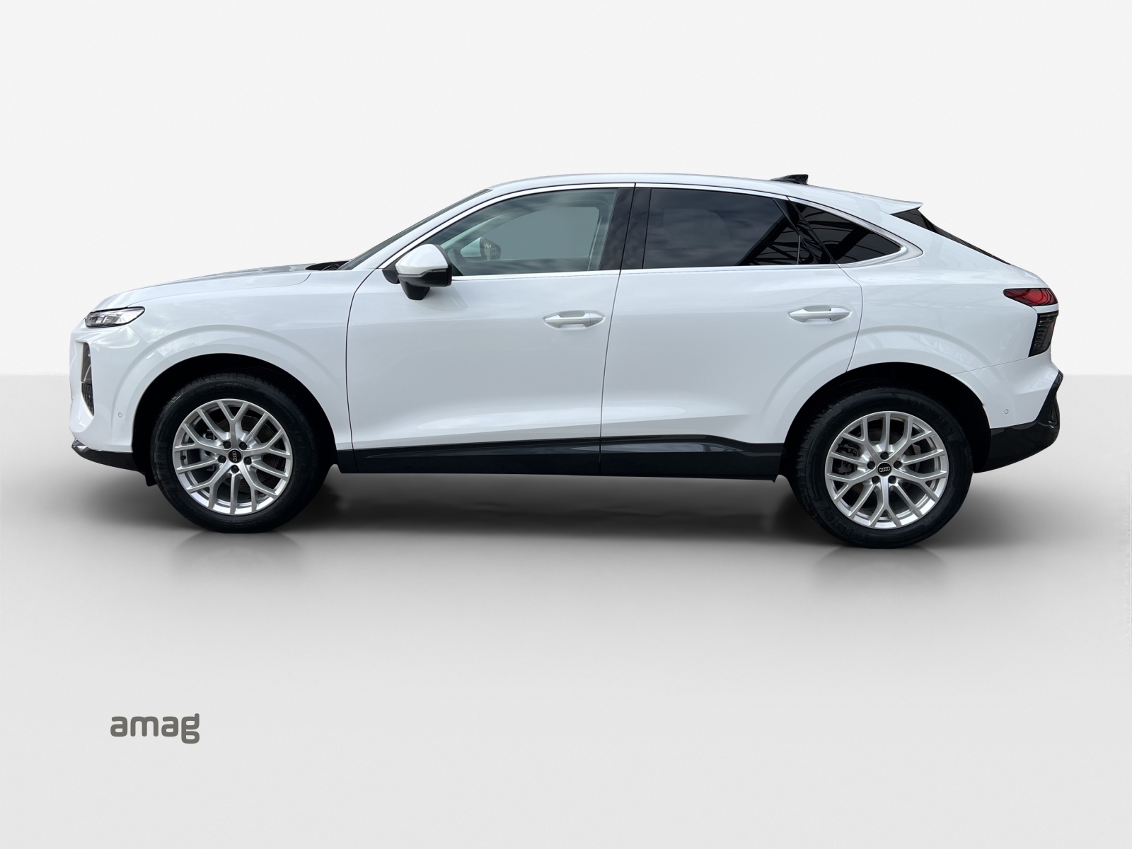 AUDI Q3 Sportback 110 kW TFSI S tronic-image-1