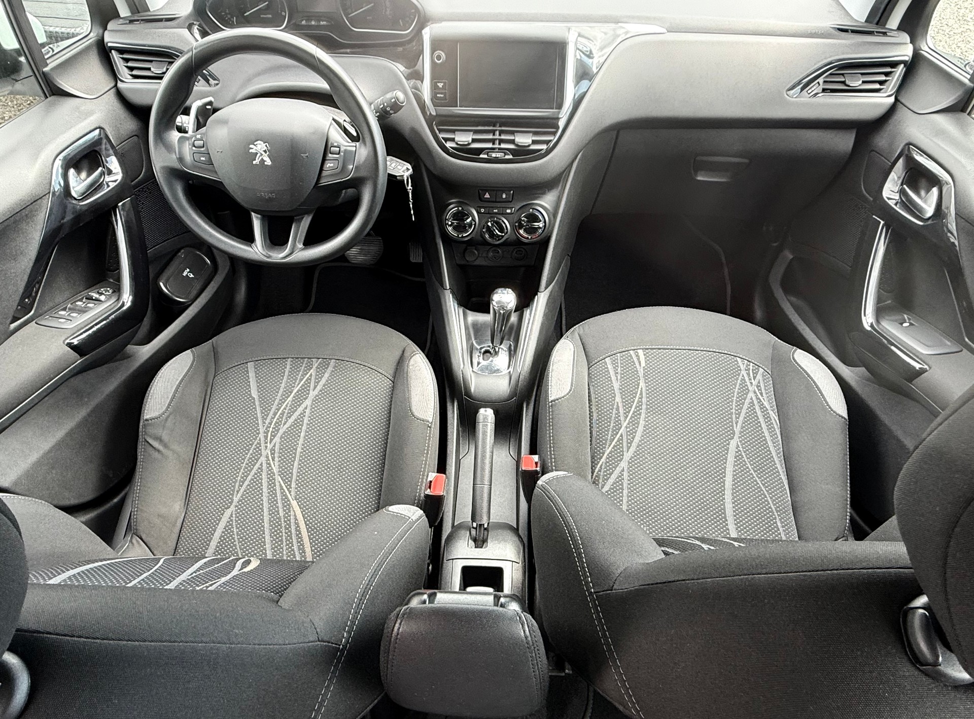 PEUGEOT 208 1.4 e-HDi Active EGS5-image-3