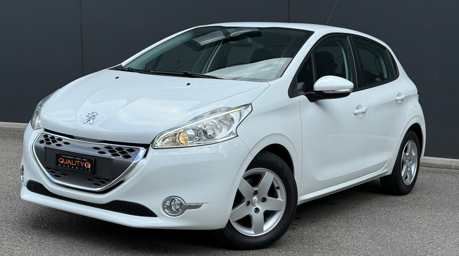 PEUGEOT 208 1.4 e-HDi Active EGS5-image-0