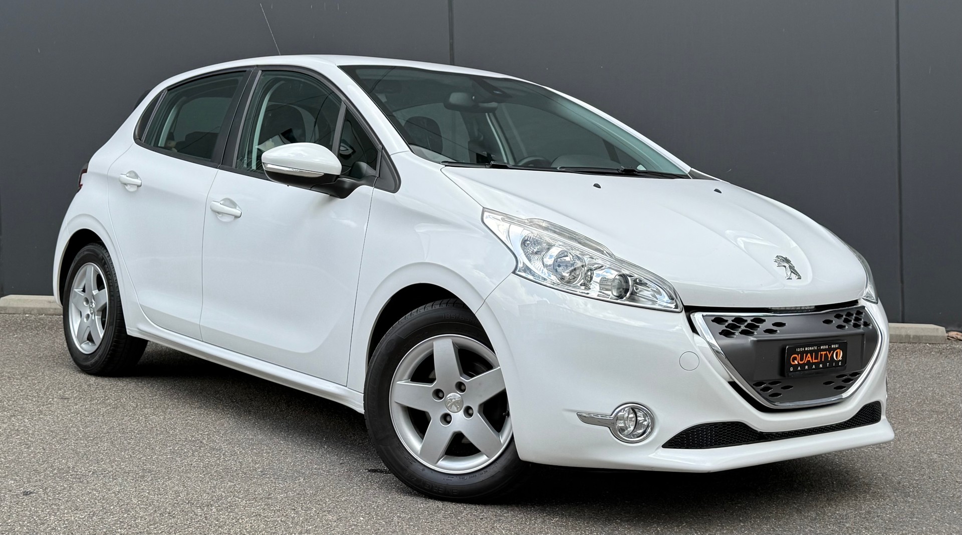 PEUGEOT 208 1.4 e-HDi Active EGS5-image-1