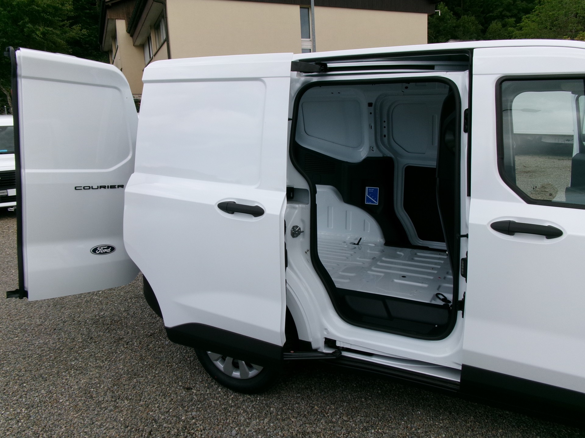 FORD Transit Courier Van 1.5 EcoBlue Trend-image-7