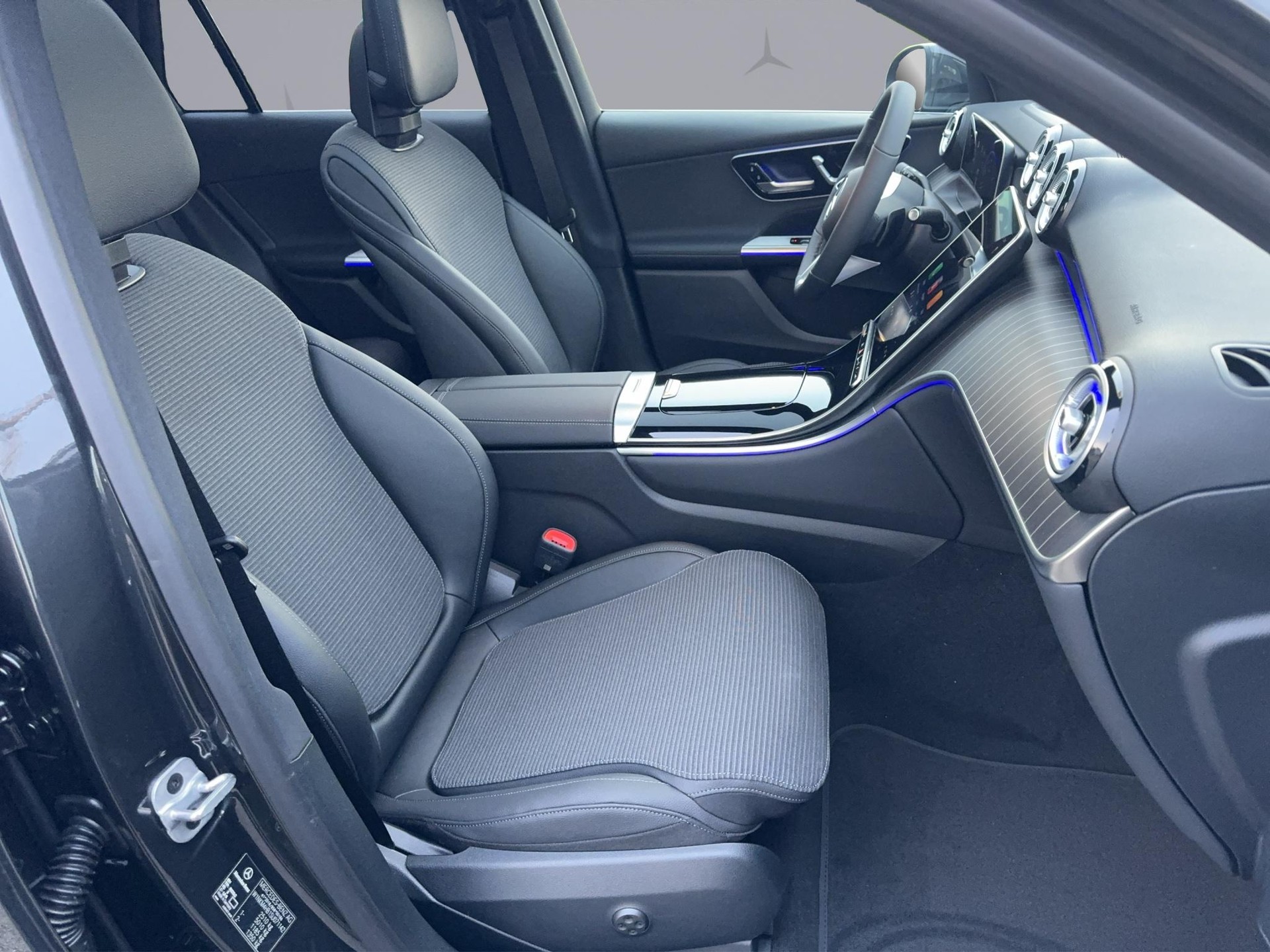 MERCEDES-BENZ GLC 300 Avantgarde 4matic-image-15