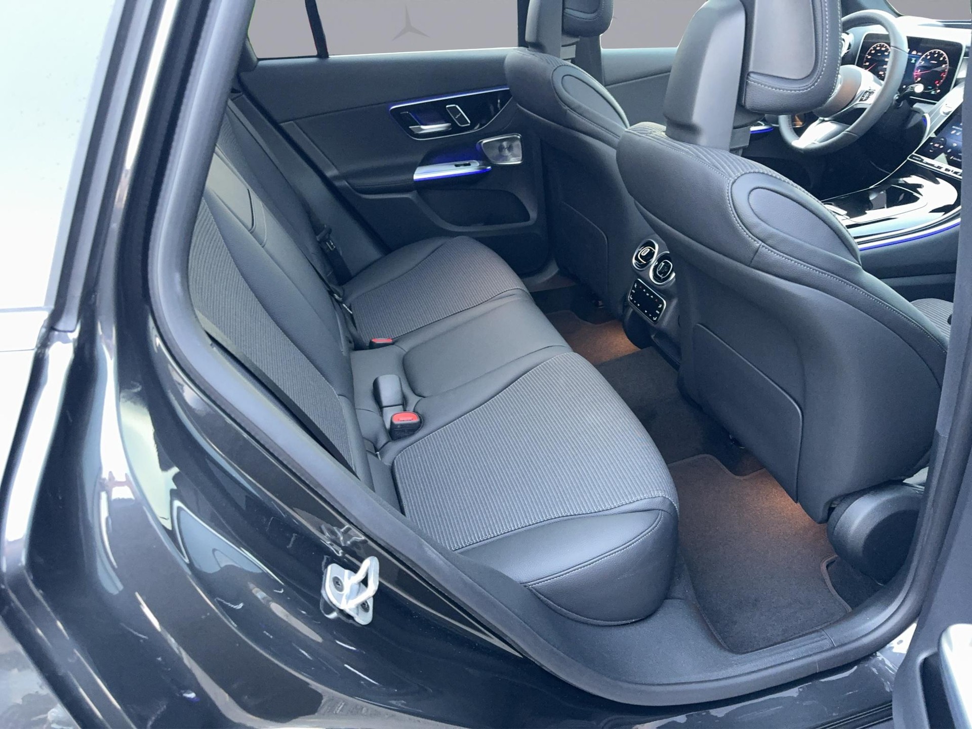 MERCEDES-BENZ GLC 300 Avantgarde 4matic-image-16