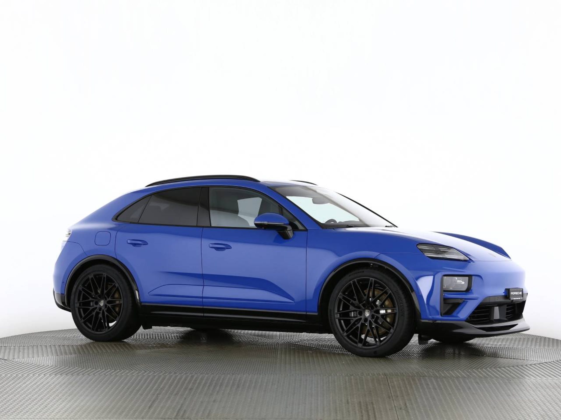 PORSCHE Macan Turbo-image-22