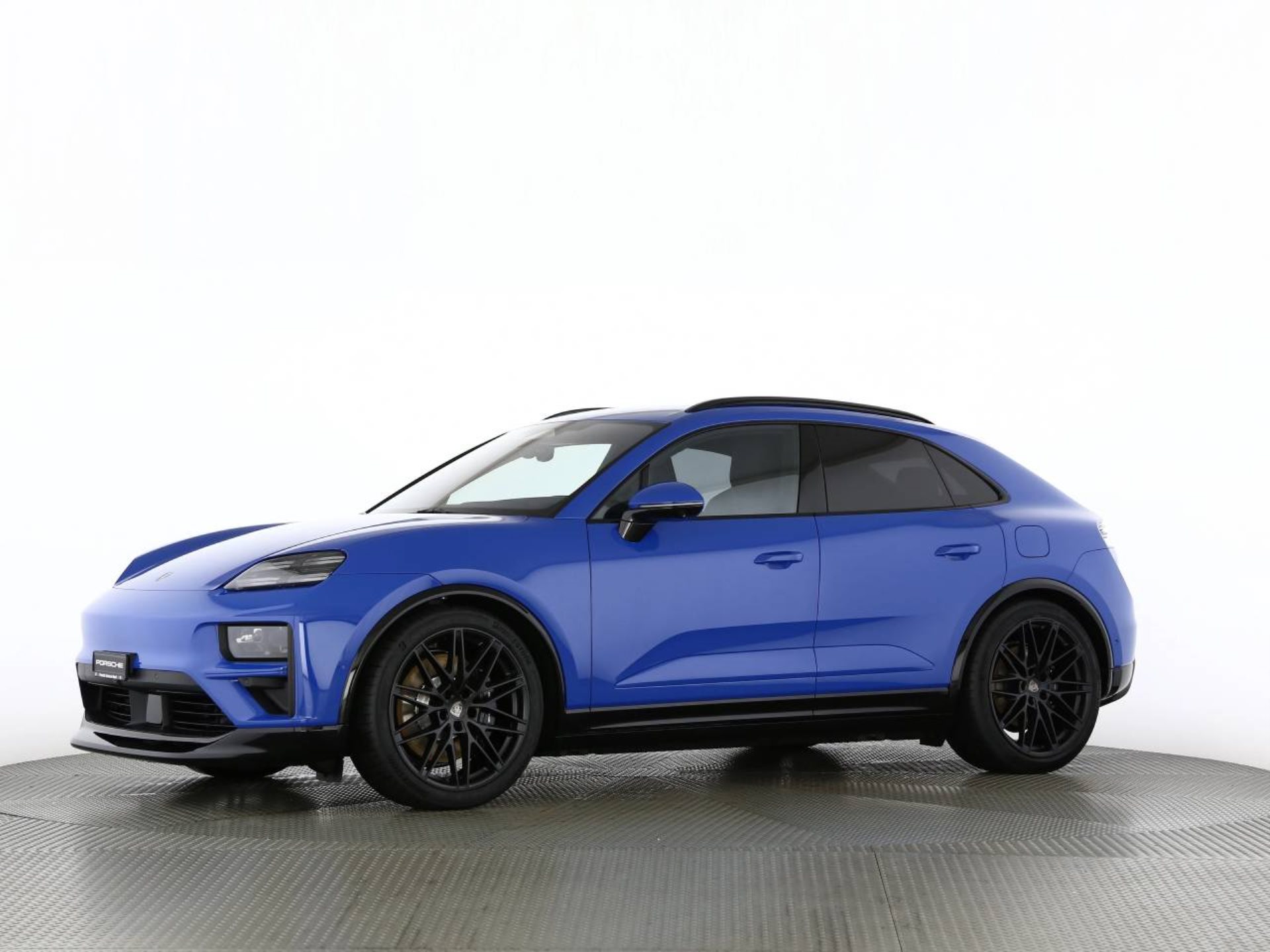 PORSCHE Macan Turbo-image-11