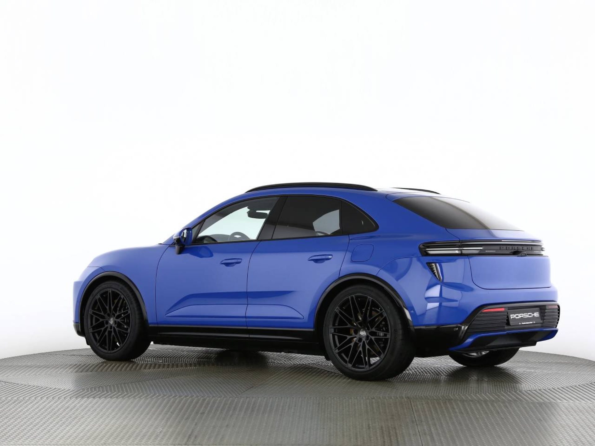 PORSCHE Macan Turbo-image-14
