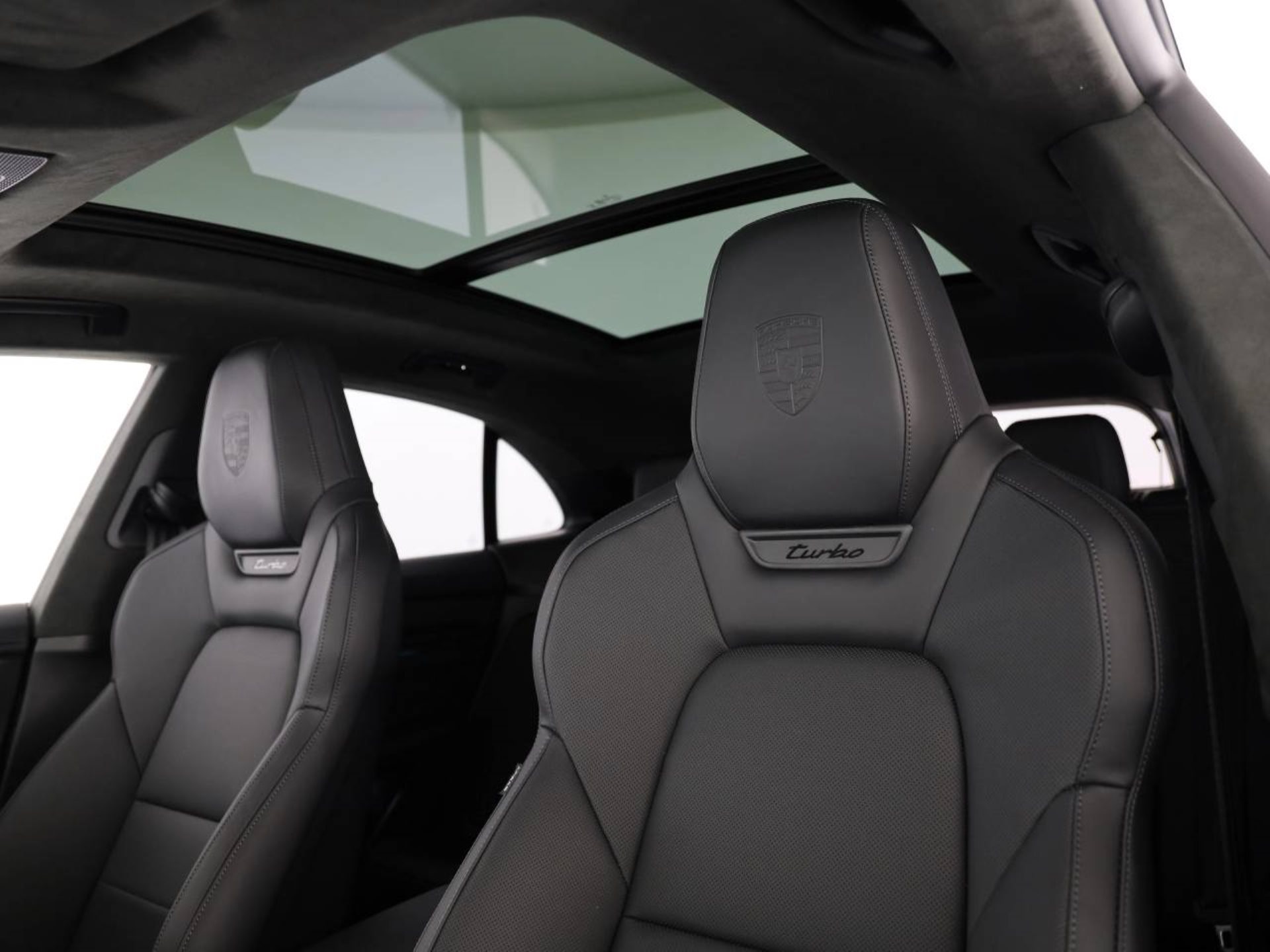 PORSCHE Macan Turbo-image-4