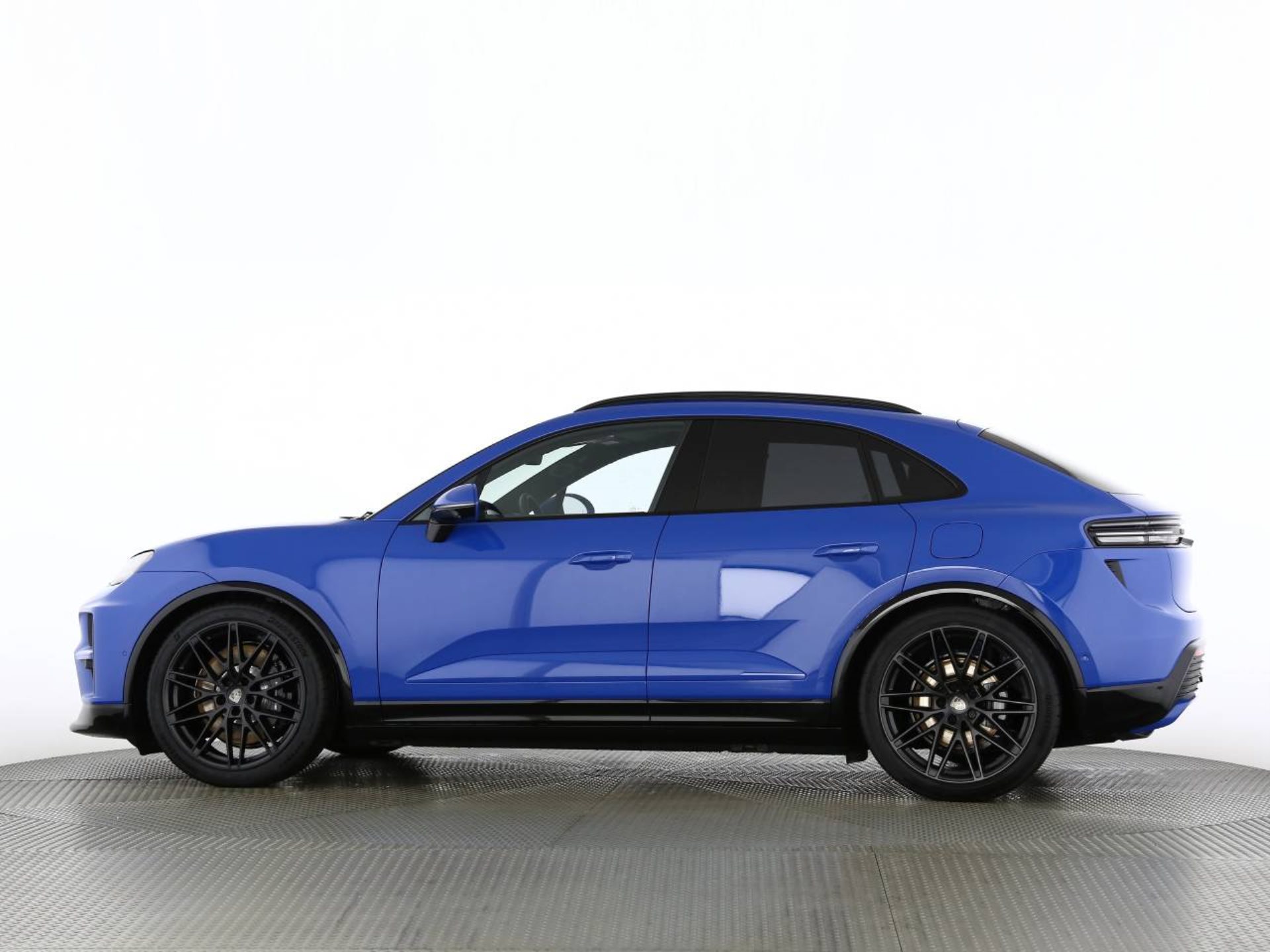 PORSCHE Macan Turbo-image-15