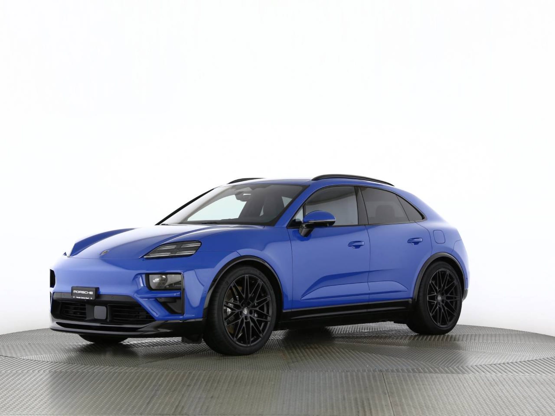 PORSCHE Macan Turbo-image-9
