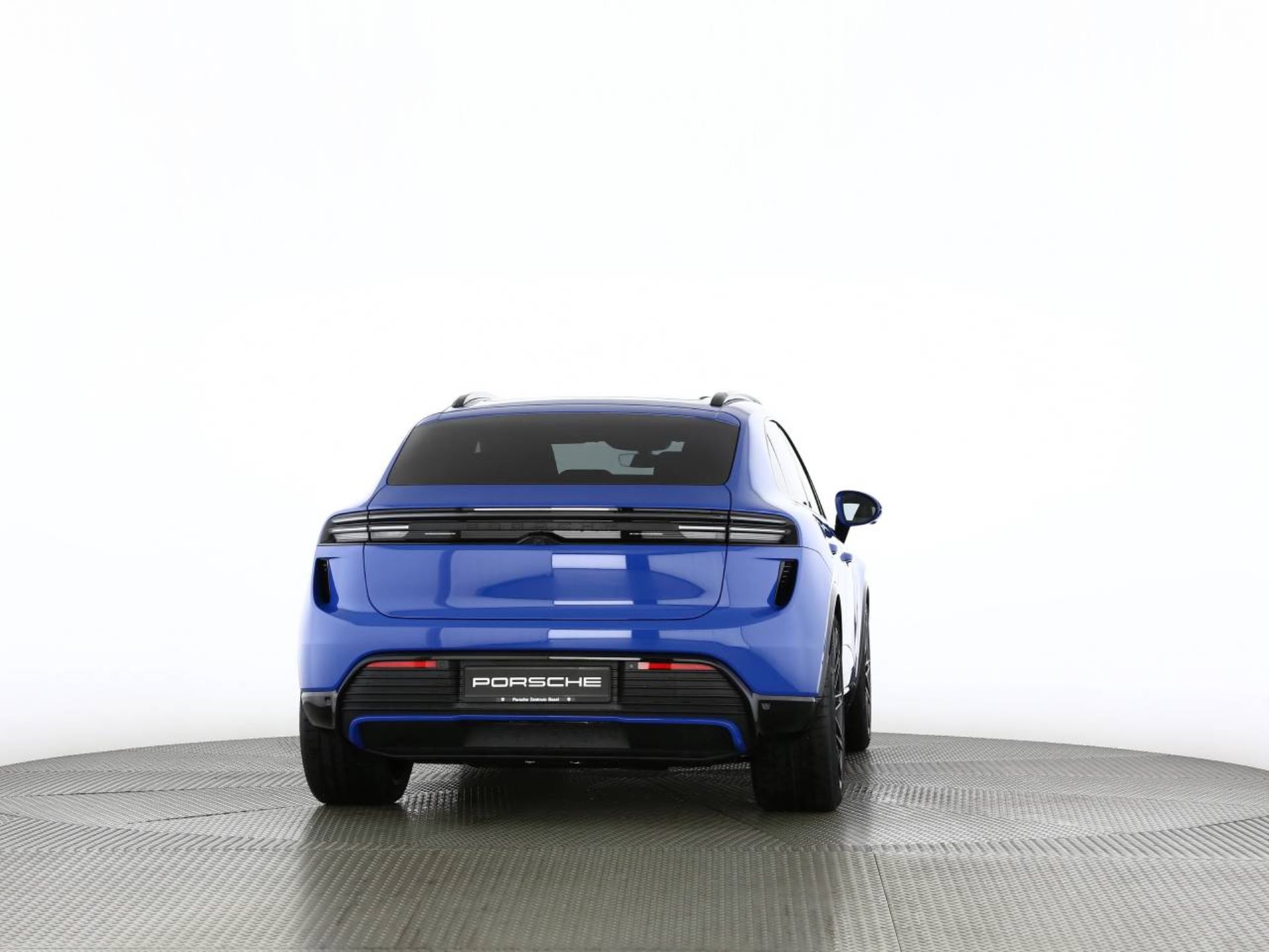 PORSCHE Macan Turbo-image-18