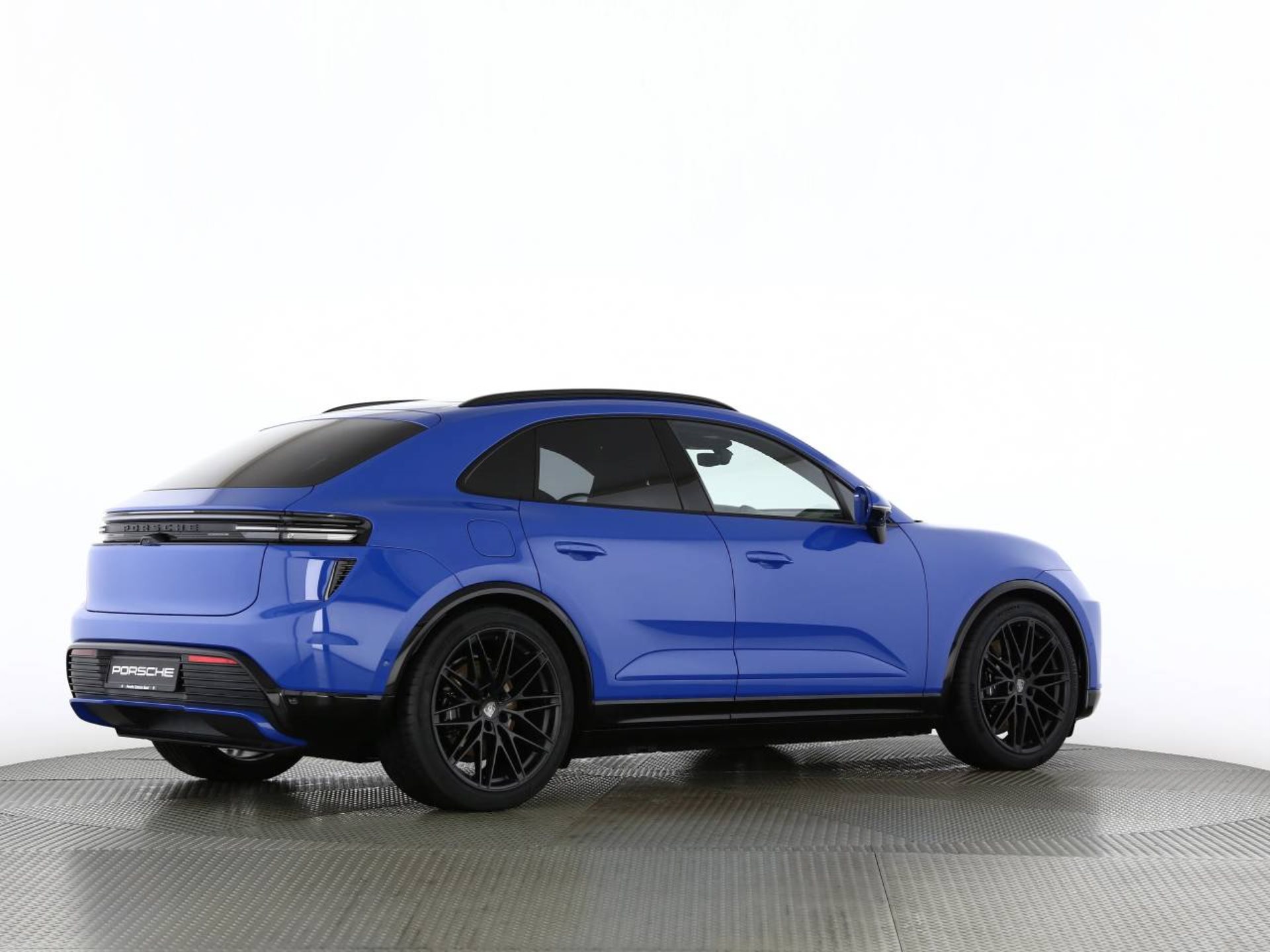 PORSCHE Macan Turbo-image-19