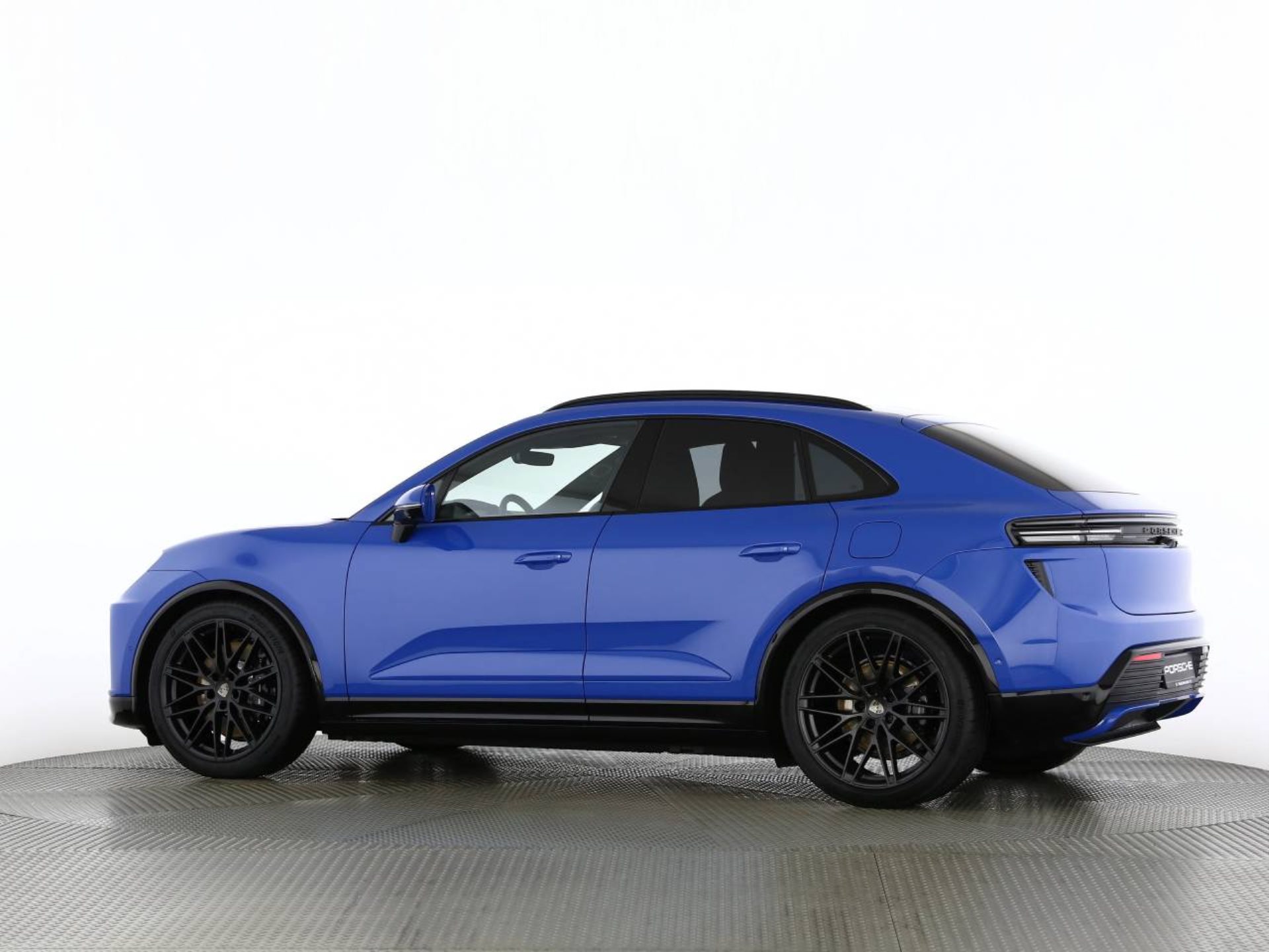 PORSCHE Macan Turbo-image-16