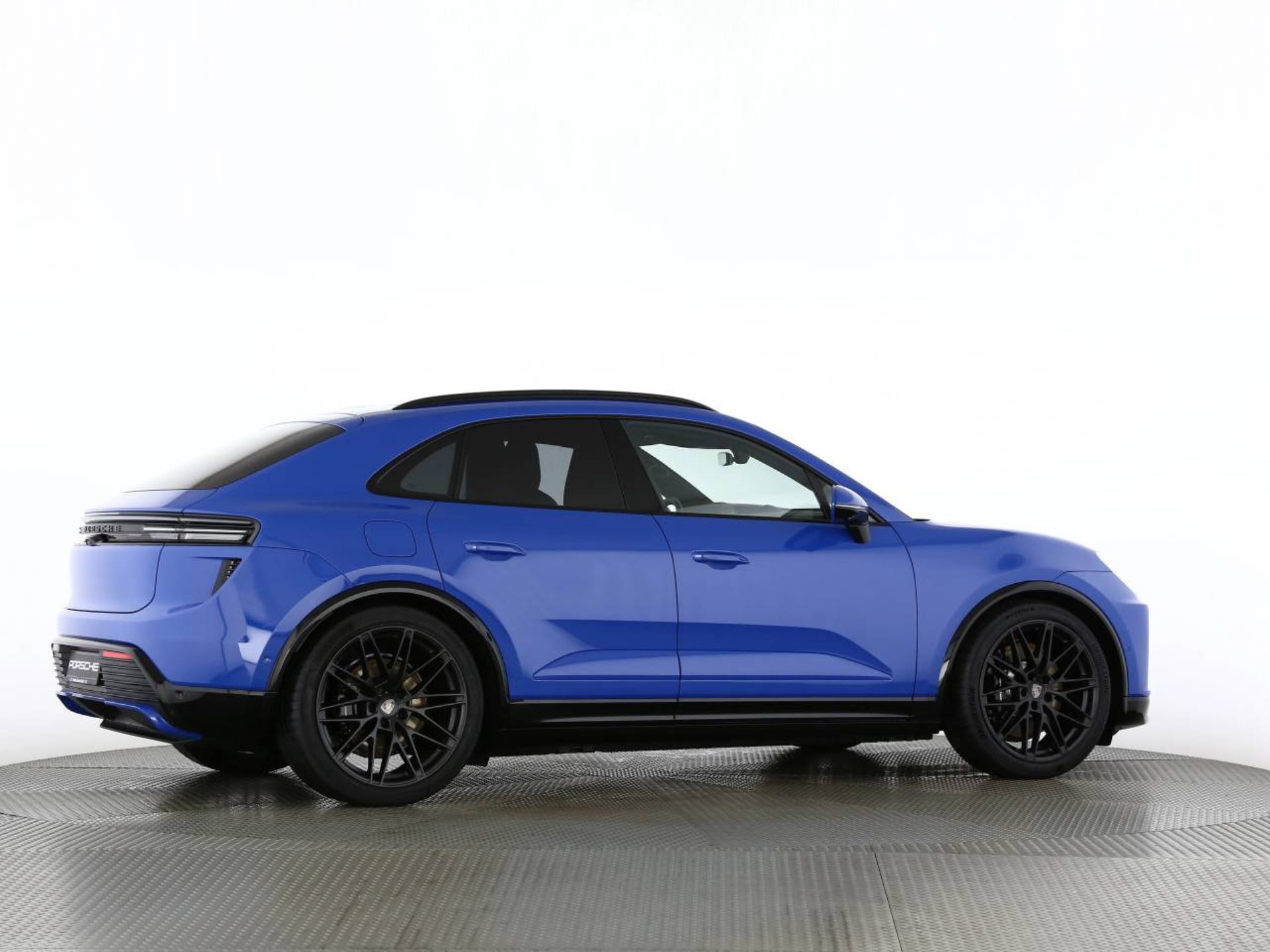 PORSCHE Macan Turbo-image-26