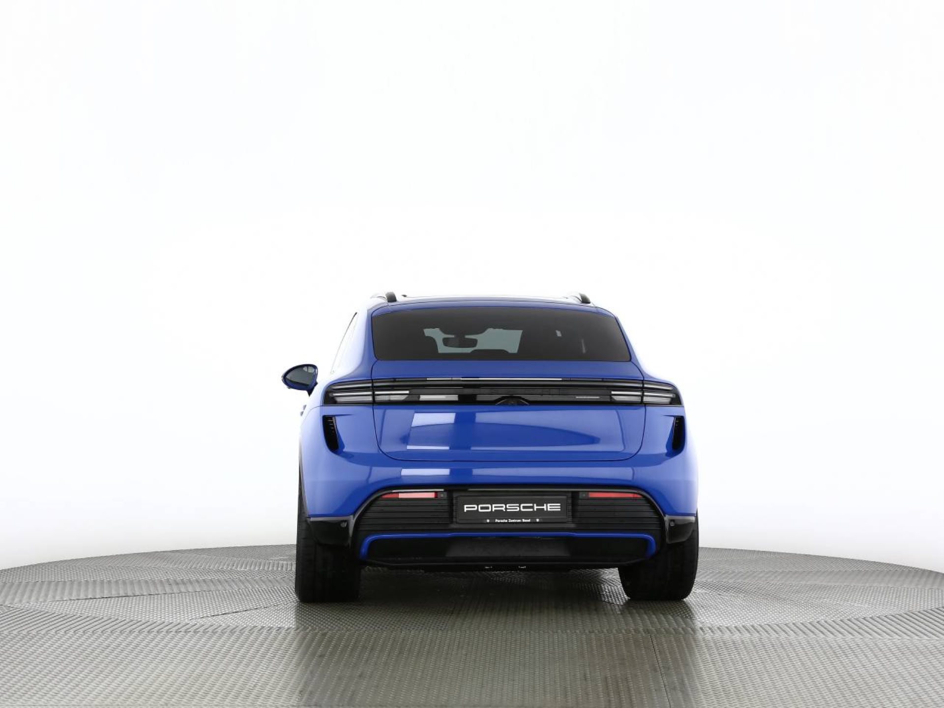 PORSCHE Macan Turbo-image-17