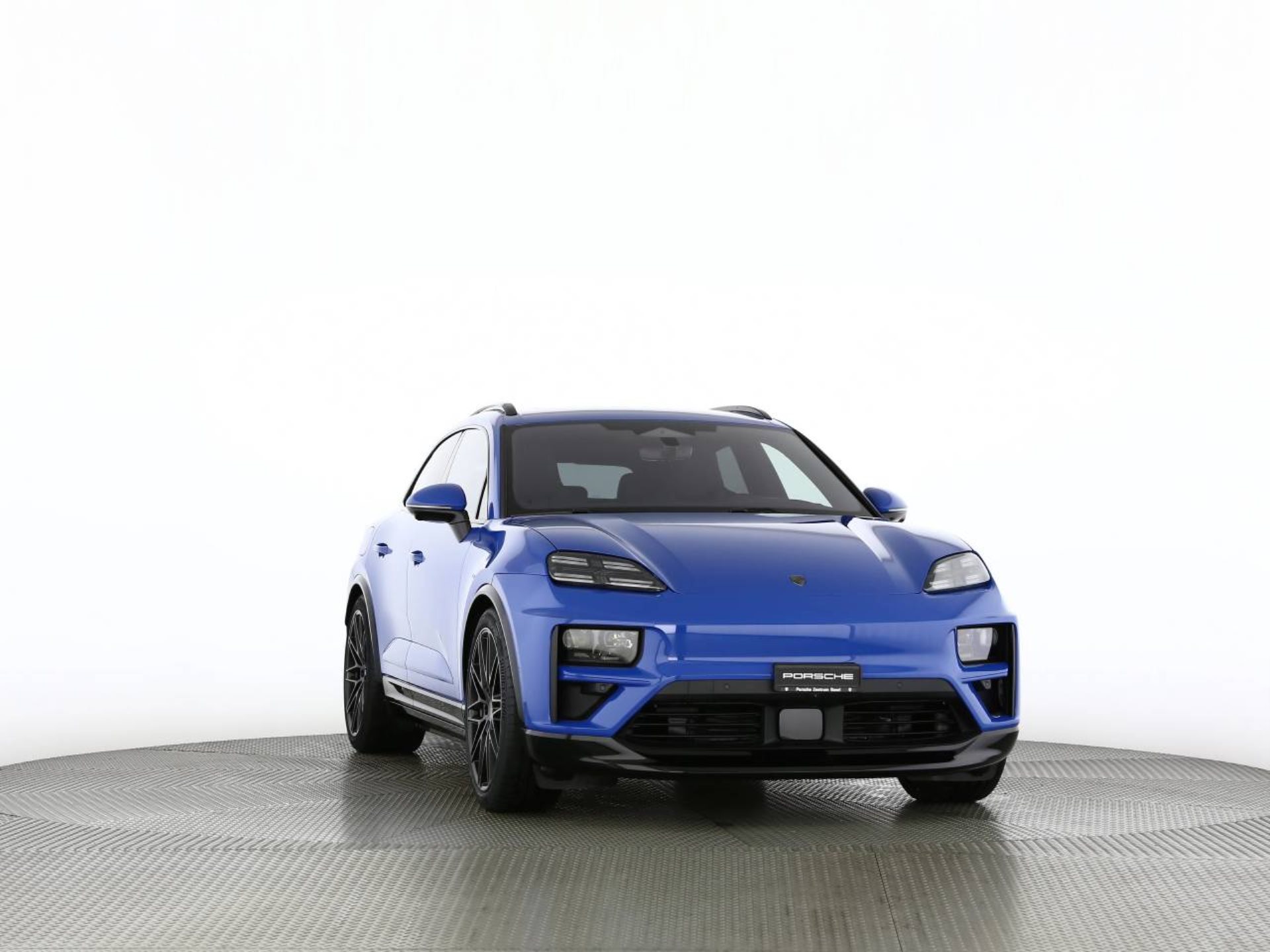 PORSCHE Macan Turbo-image-28