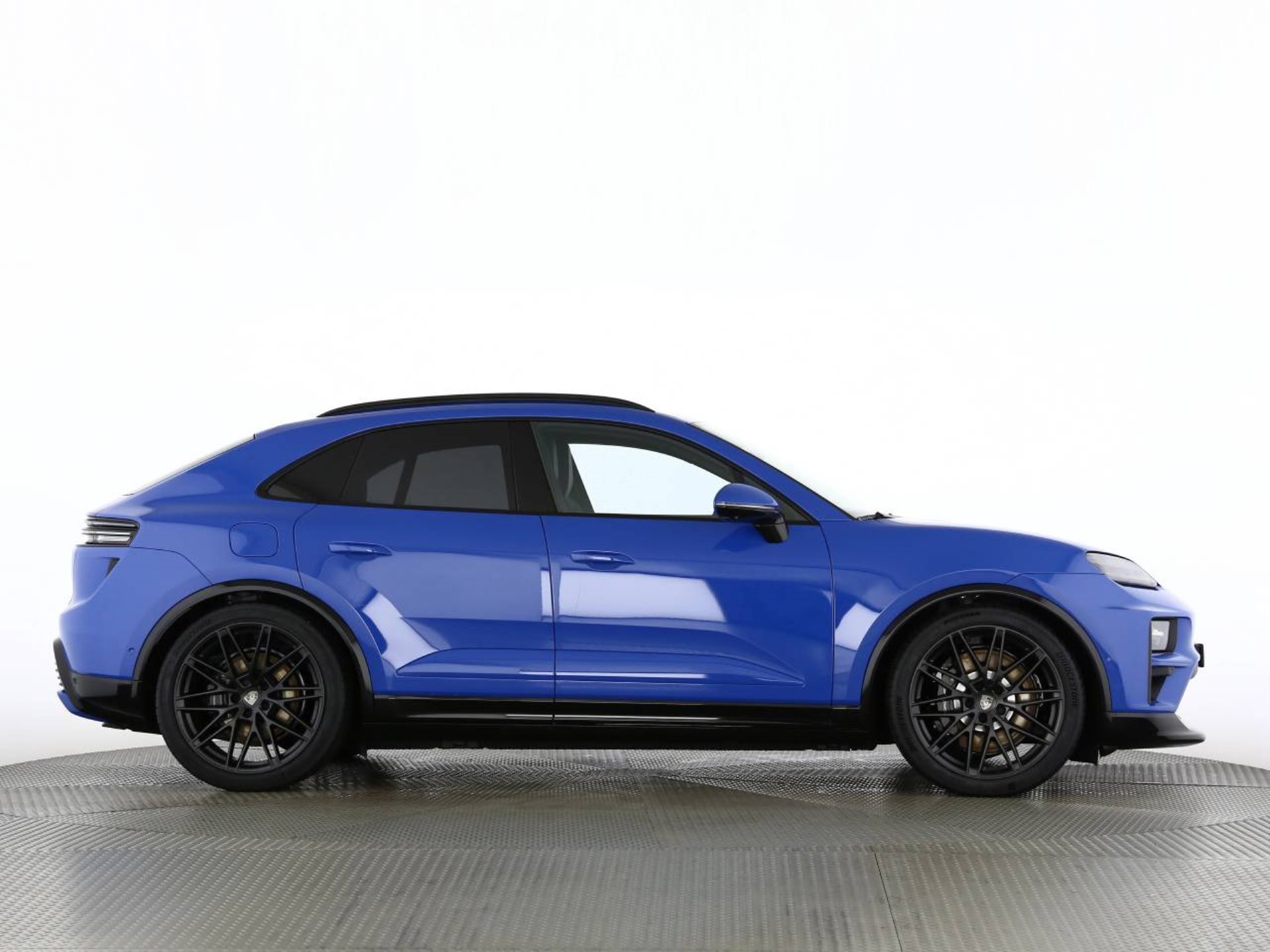 PORSCHE Macan Turbo-image-23