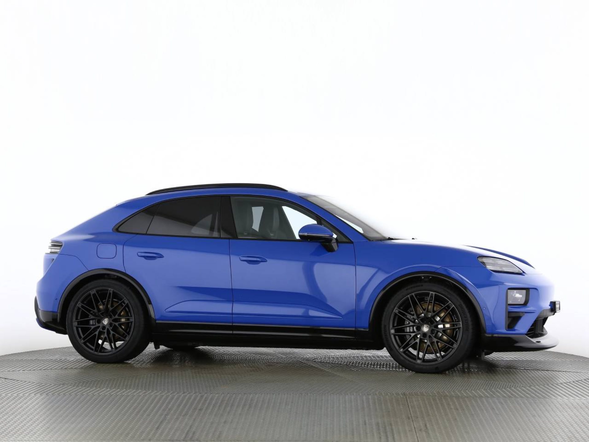 PORSCHE Macan Turbo-image-24