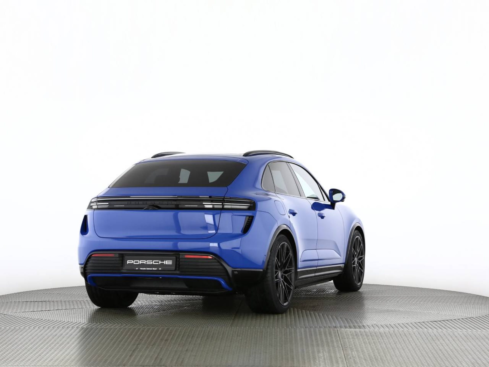 PORSCHE Macan Turbo-image-21