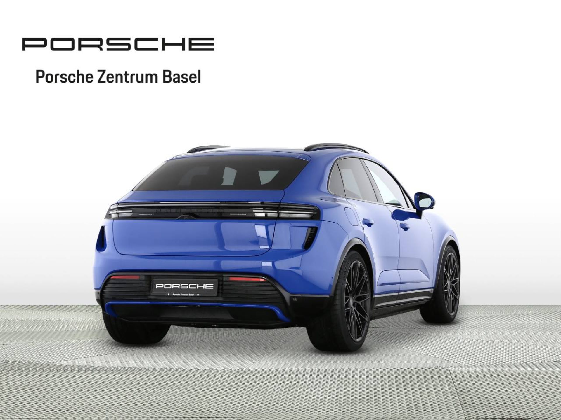 PORSCHE Macan Turbo-image-2