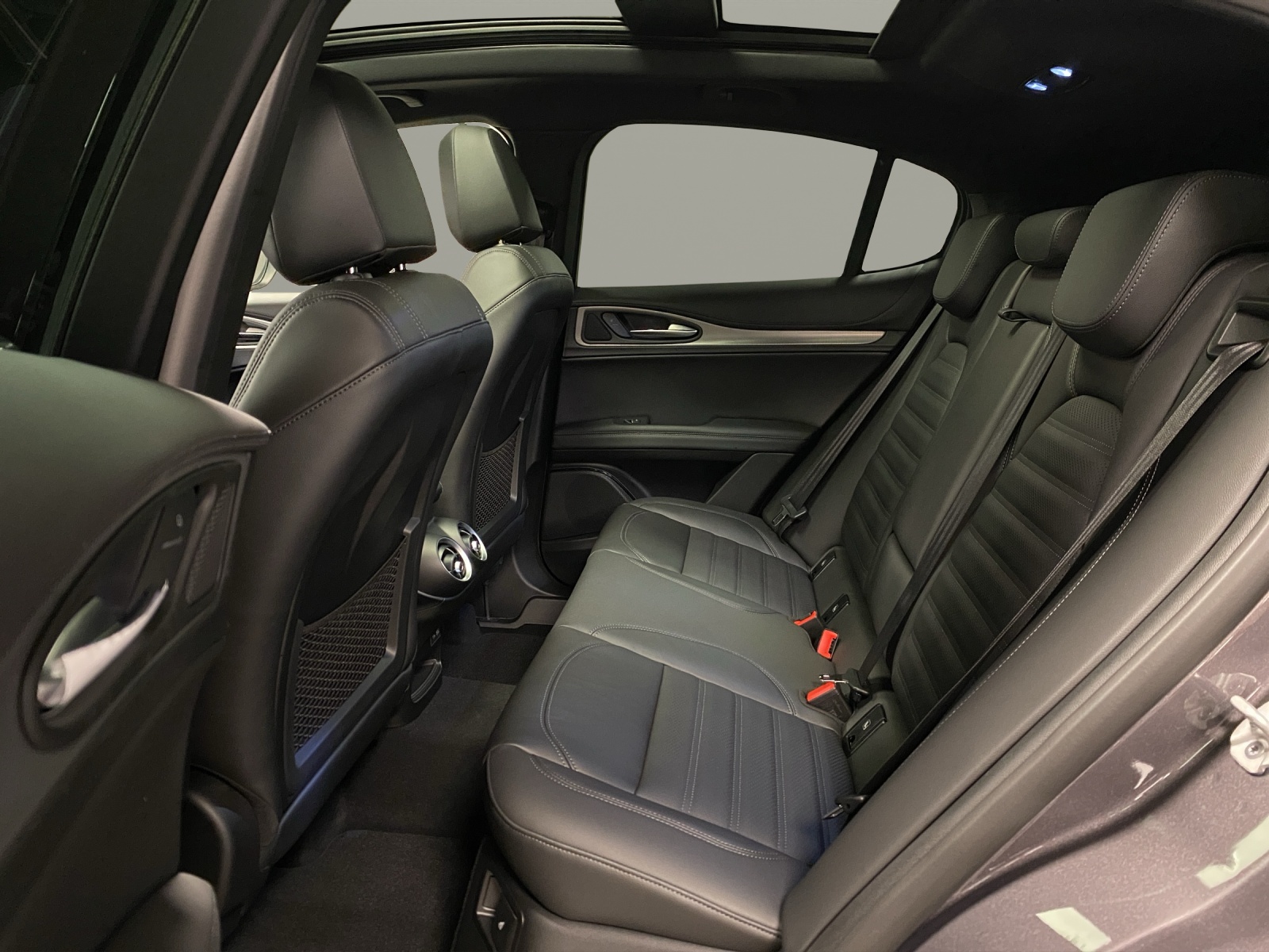 ALFA ROMEO STELVIO 2.0 Q4 280 Veloce P-image-13