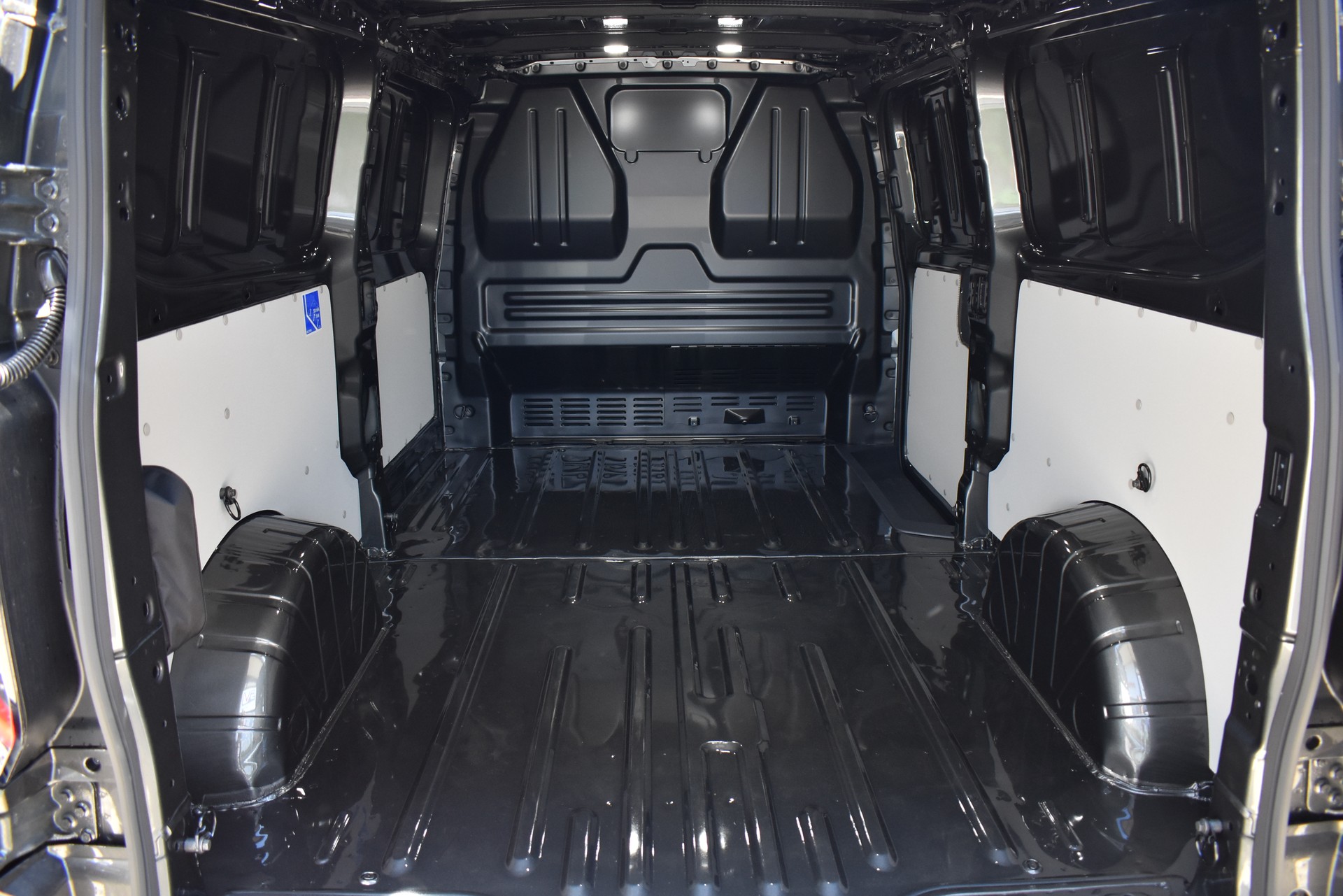 FORD Transit Custom Van 340 L2H1 83kWh Limited-image-10