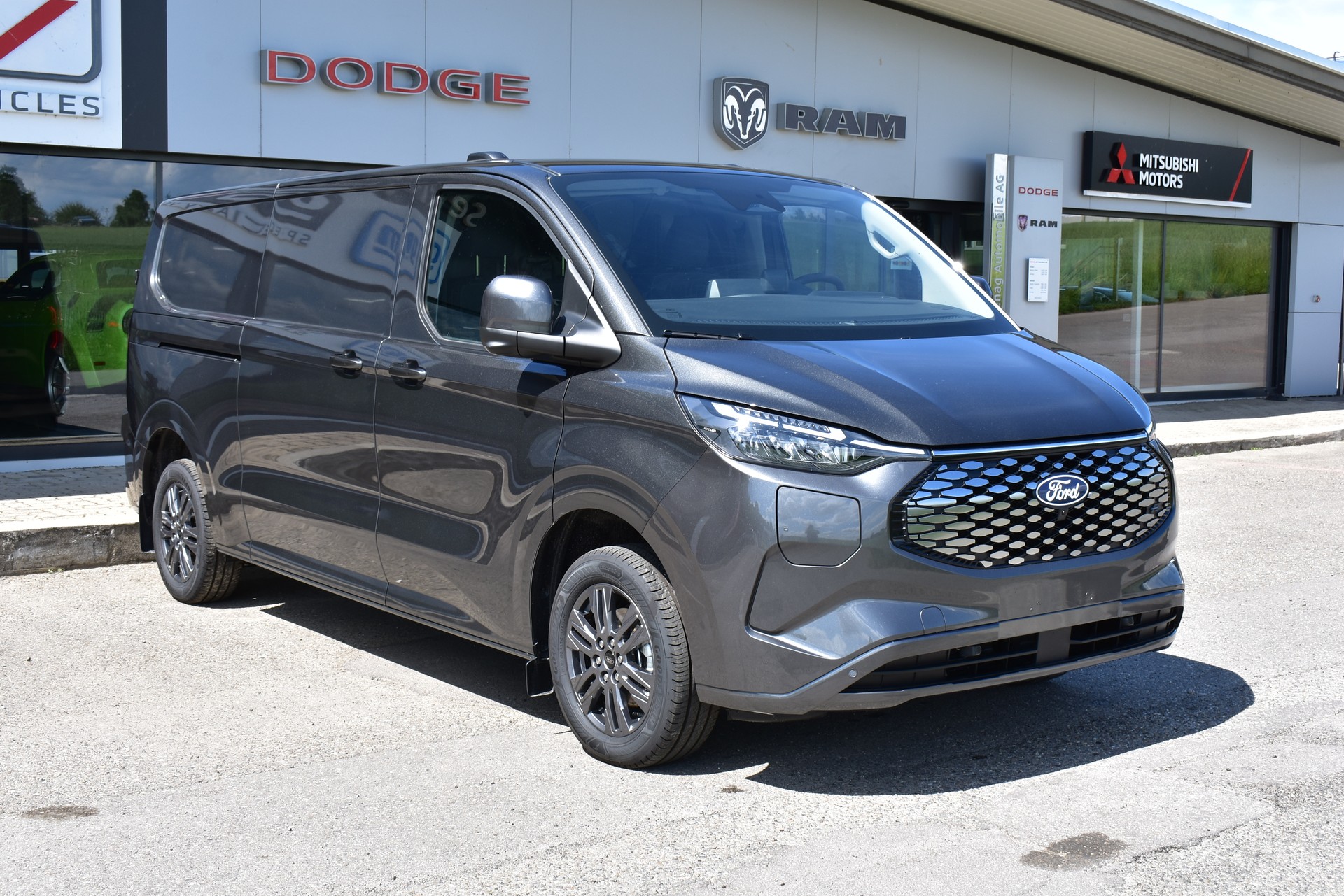 FORD Transit Custom Van 340 L2H1 83kWh Limited-image-1