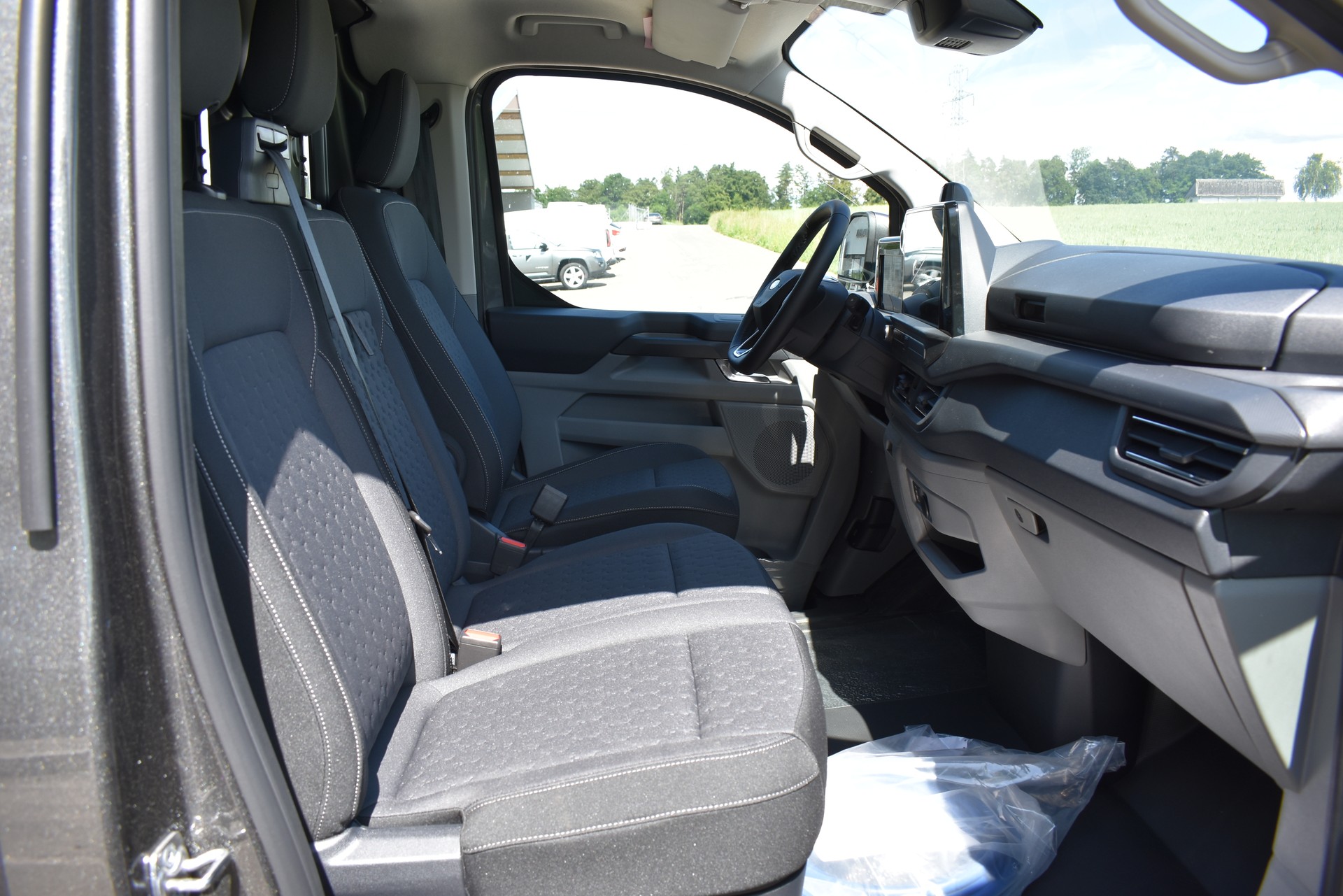 FORD Transit Custom Van 340 L2H1 83kWh Limited-image-9