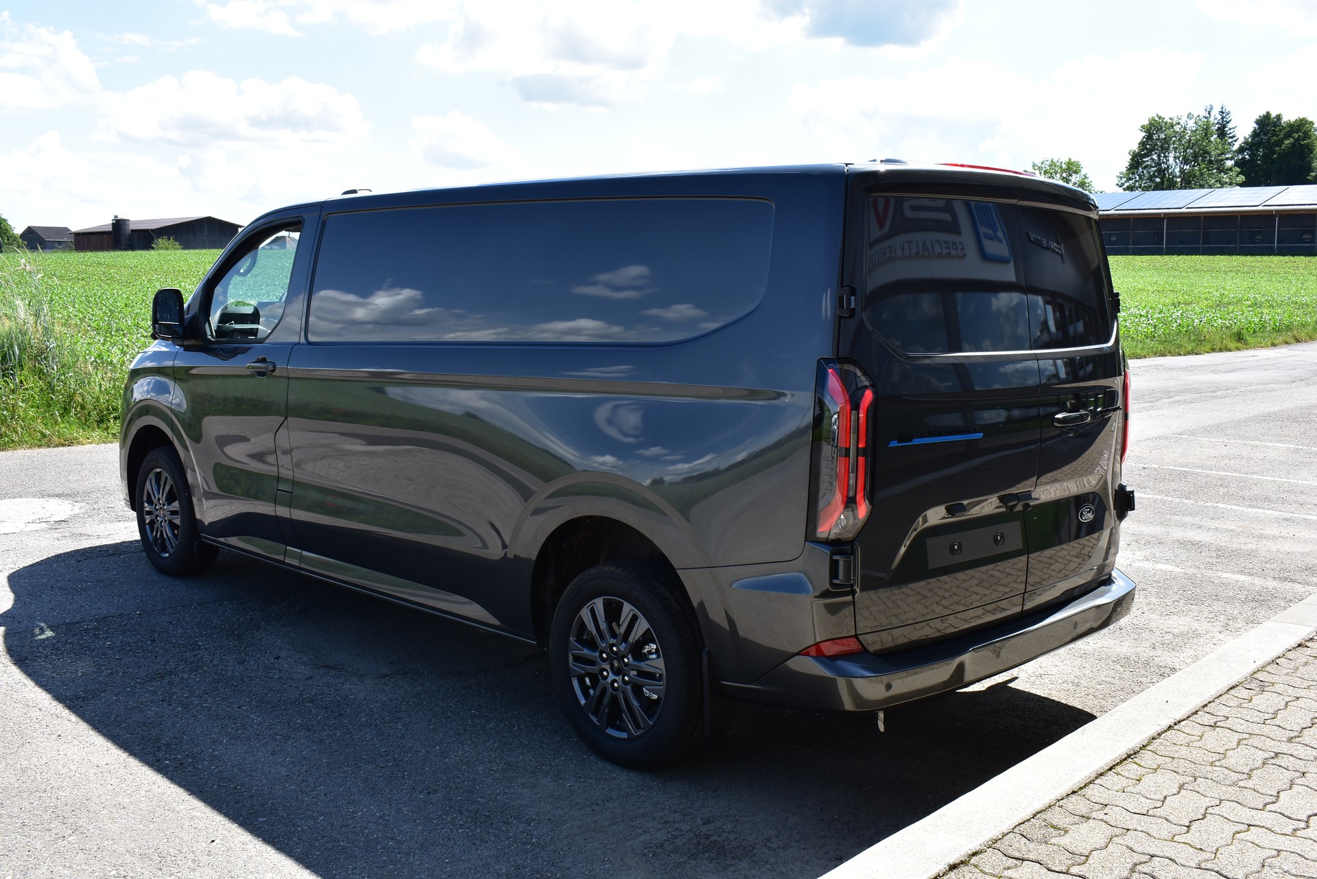 FORD Transit Custom Van 340 L2H1 83kWh Limited-image-4