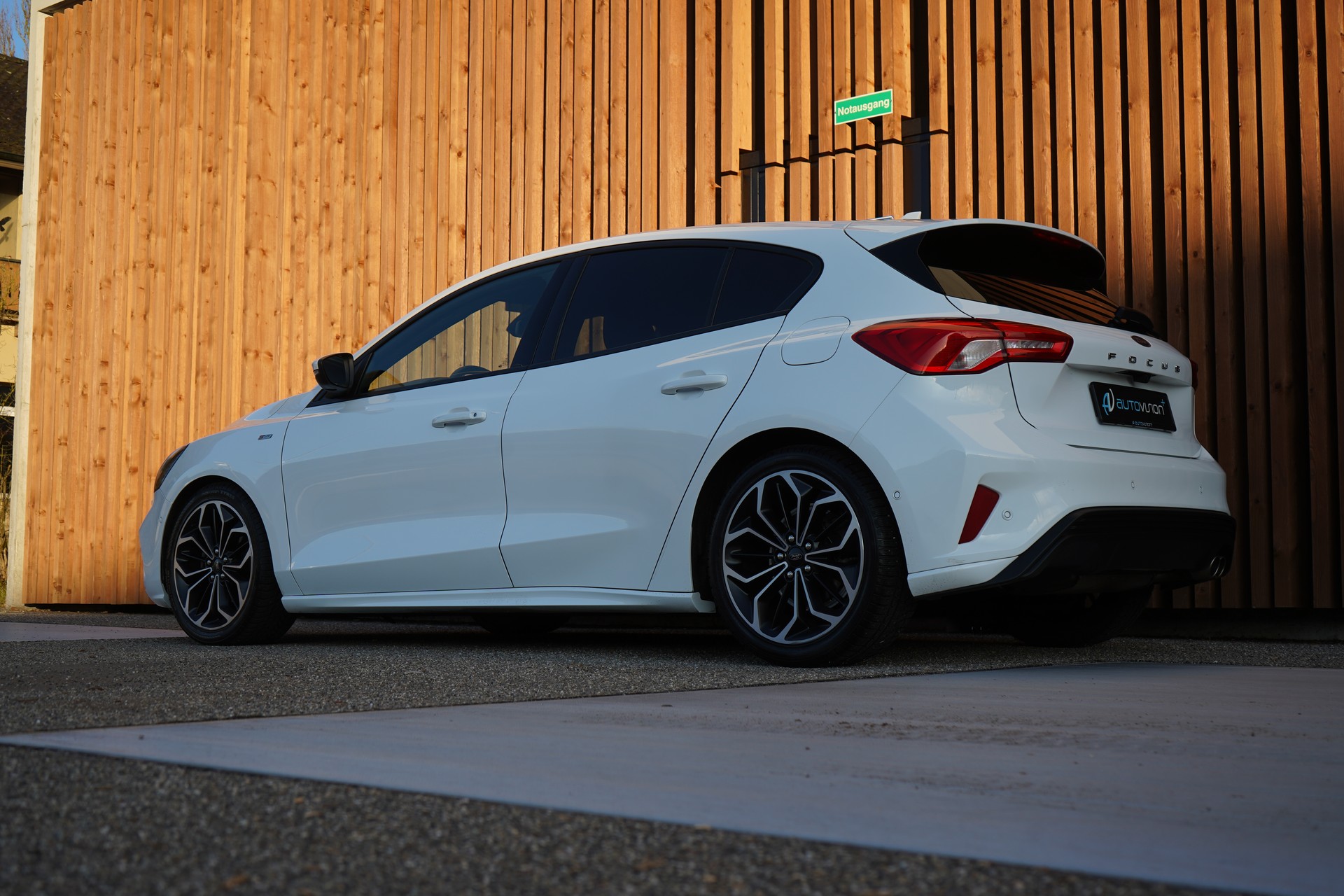 FORD FOCUS 1.5 TDCi ST LINE AUTOMATIC l 120 PS-image-6