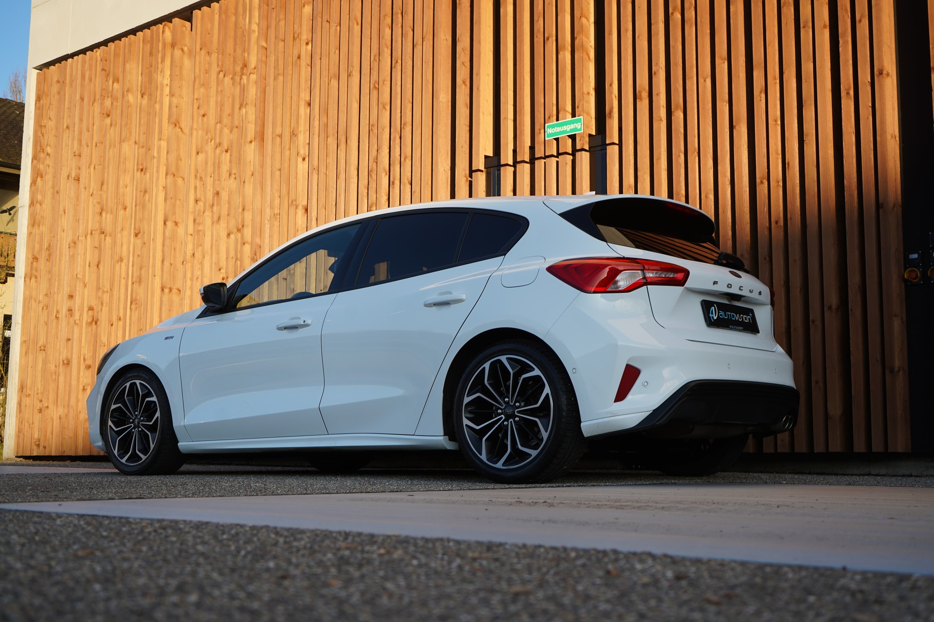 FORD FOCUS 1.5 TDCi ST LINE AUTOMATIC l 120 PS-image-9