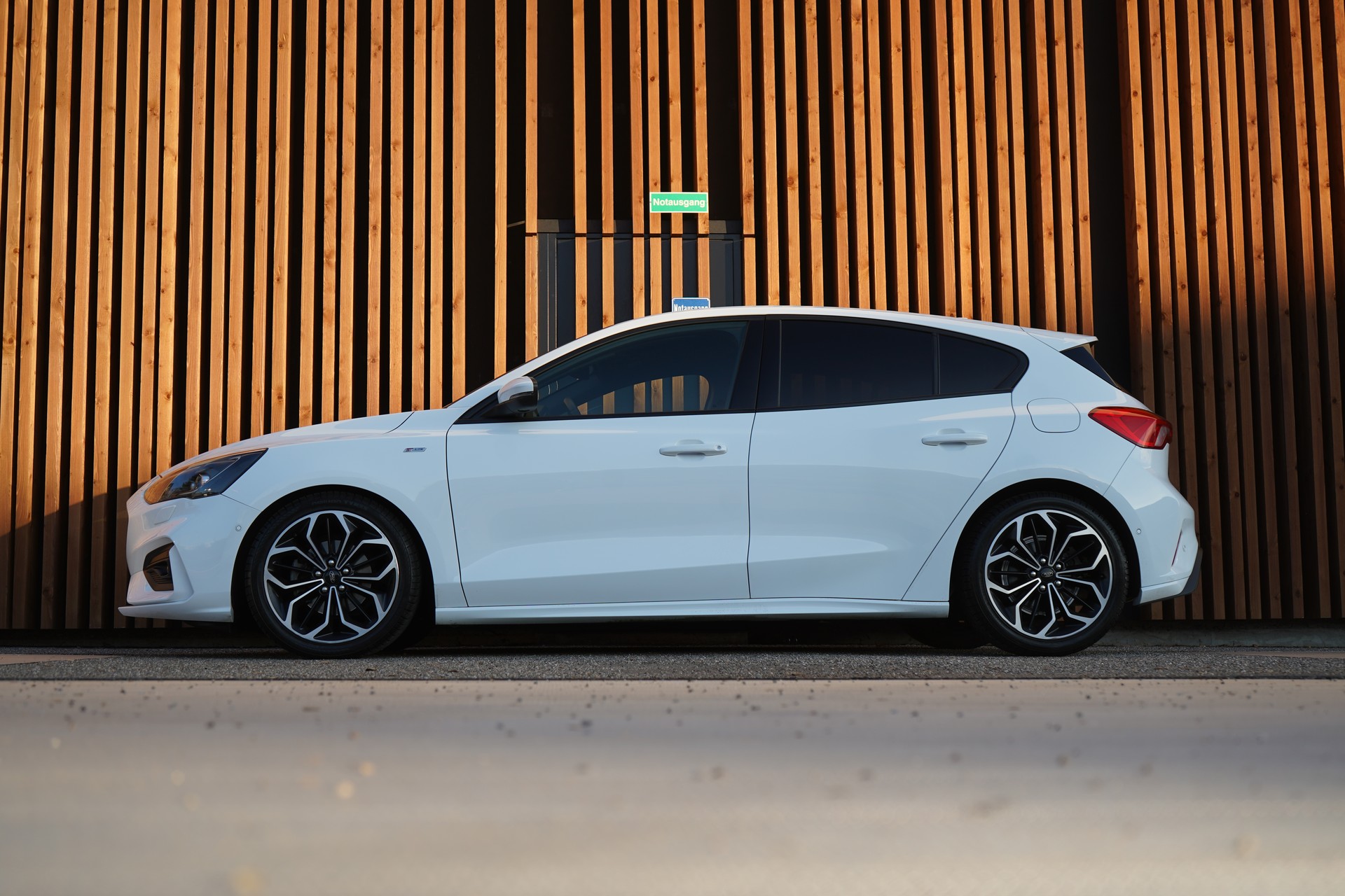 FORD FOCUS 1.5 TDCi ST LINE AUTOMATIC l 120 PS-image-3