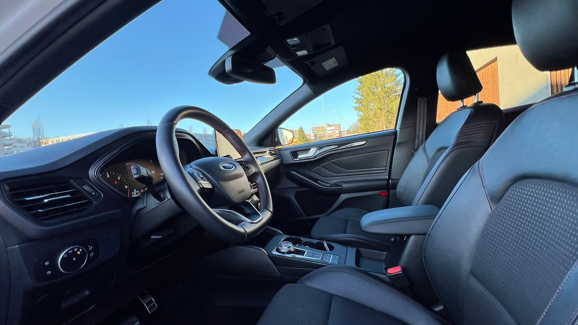 FORD FOCUS 1.5 TDCi ST LINE AUTOMATIC l 120 PS-image-23