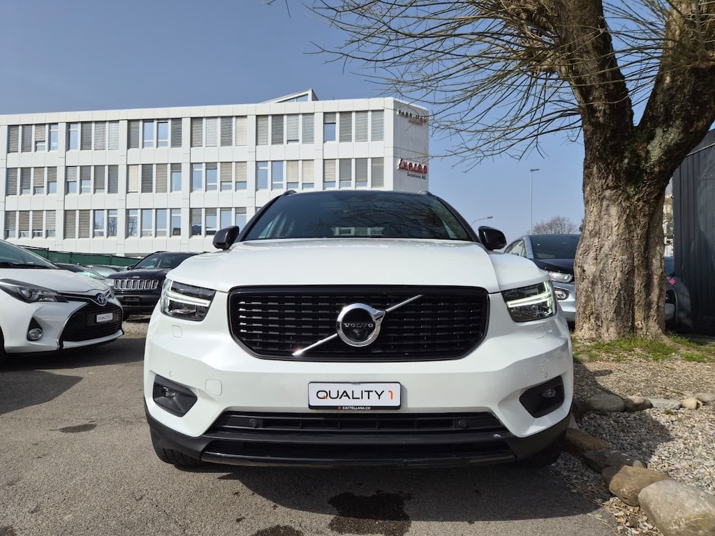 VOLVO XC40 D4 AWD R-Design Geartronic-image-1