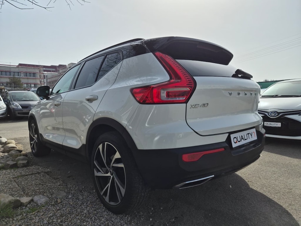 VOLVO XC40 D4 AWD R-Design Geartronic-image-3