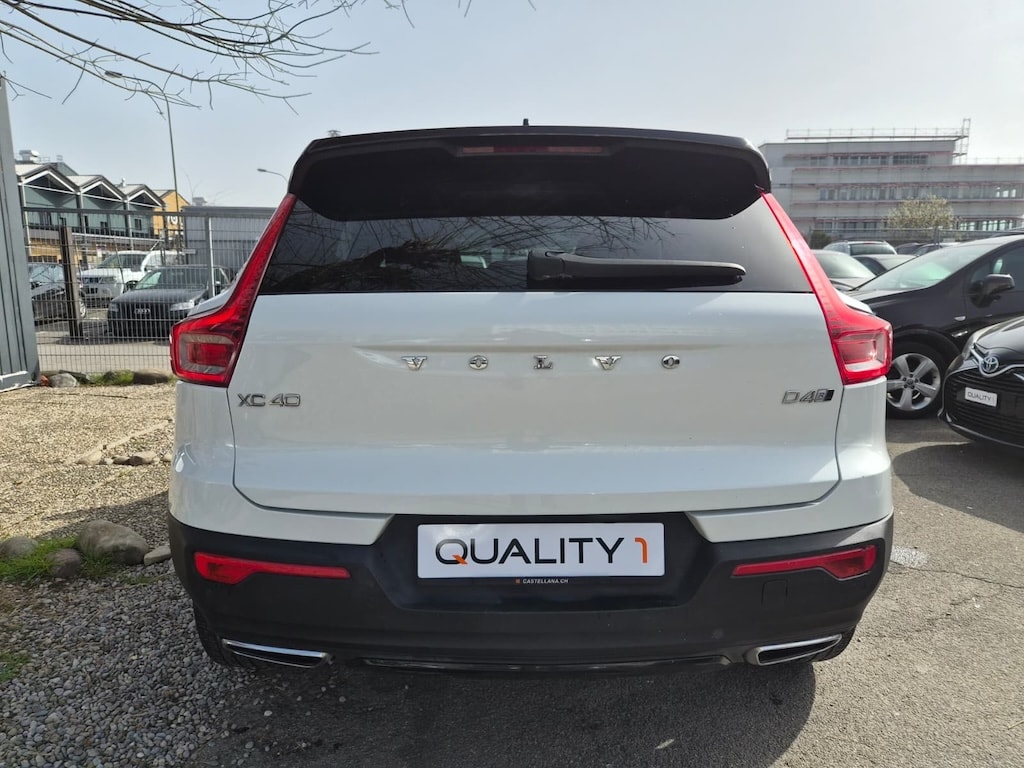 VOLVO XC40 D4 AWD R-Design Geartronic-image-4