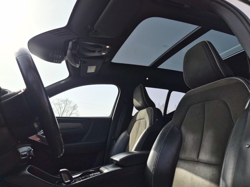 VOLVO XC40 D4 AWD R-Design Geartronic-image-8