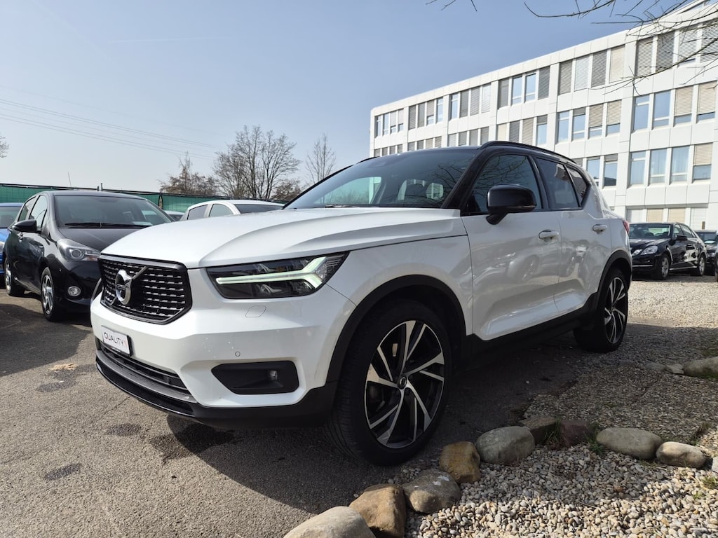VOLVO XC40 D4 AWD R-Design Geartronic-image-2
