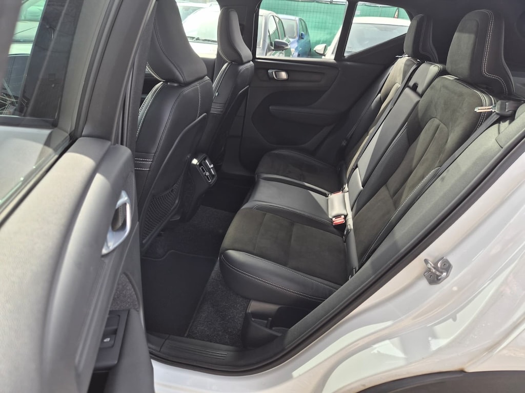 VOLVO XC40 D4 AWD R-Design Geartronic-image-9
